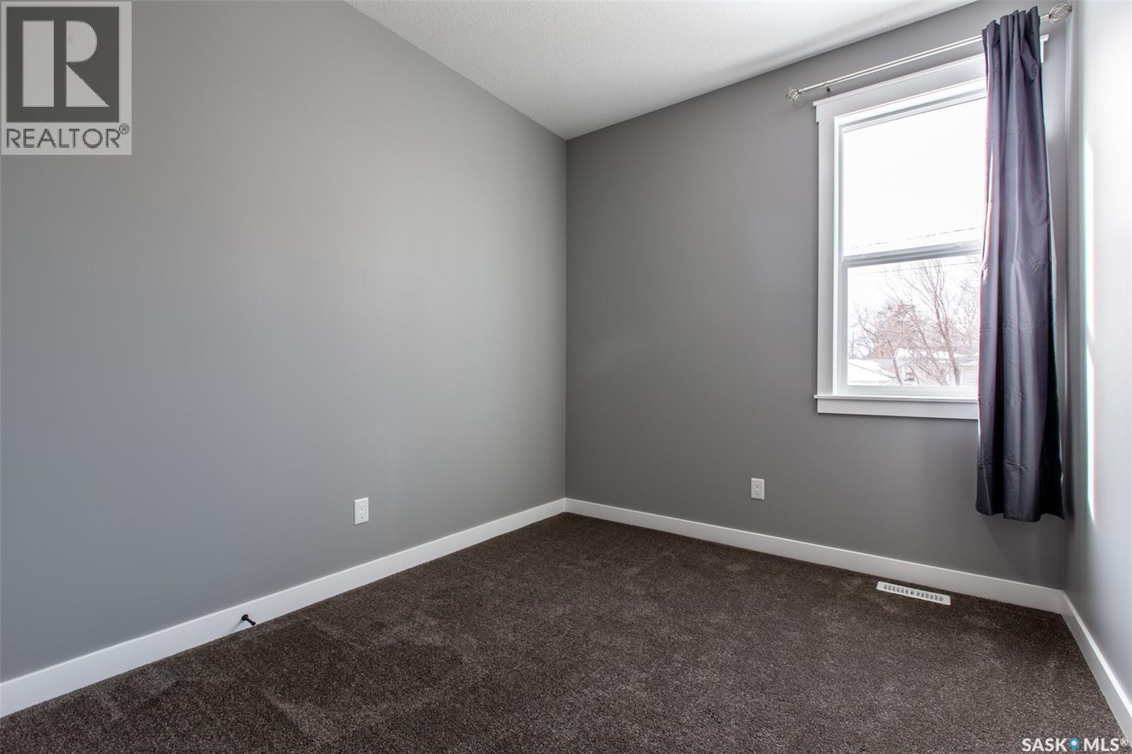 2748 MacKay STREET - 16