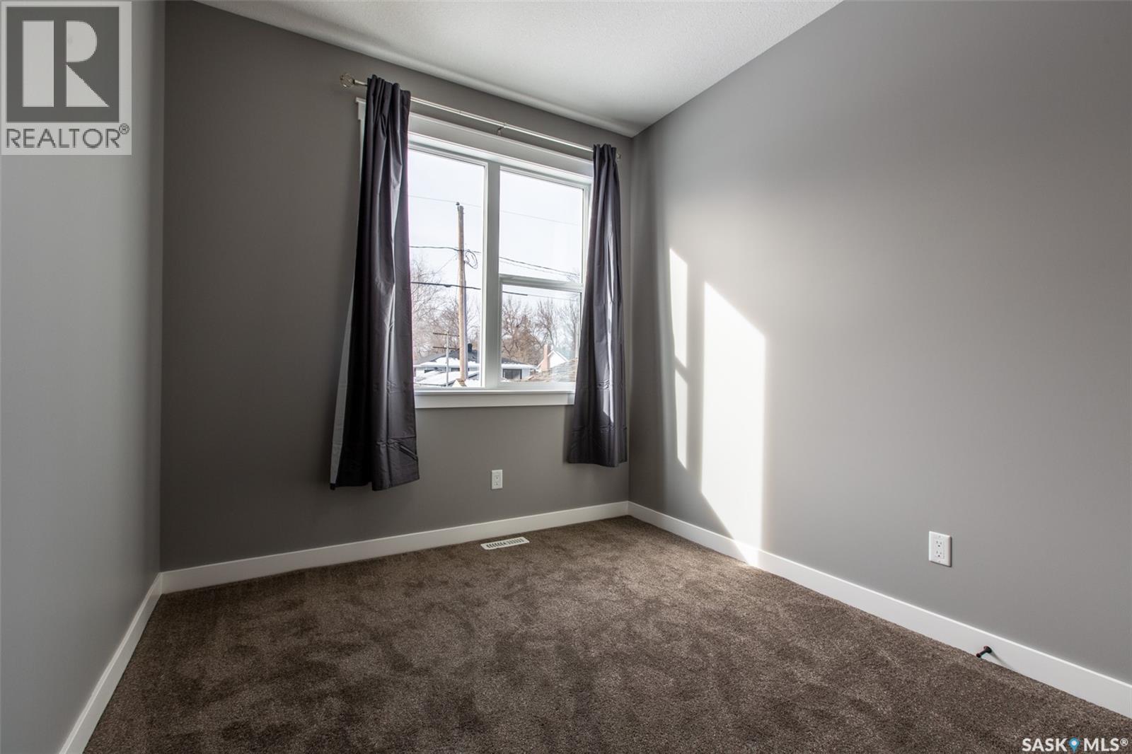 2748 MacKay STREET - 18