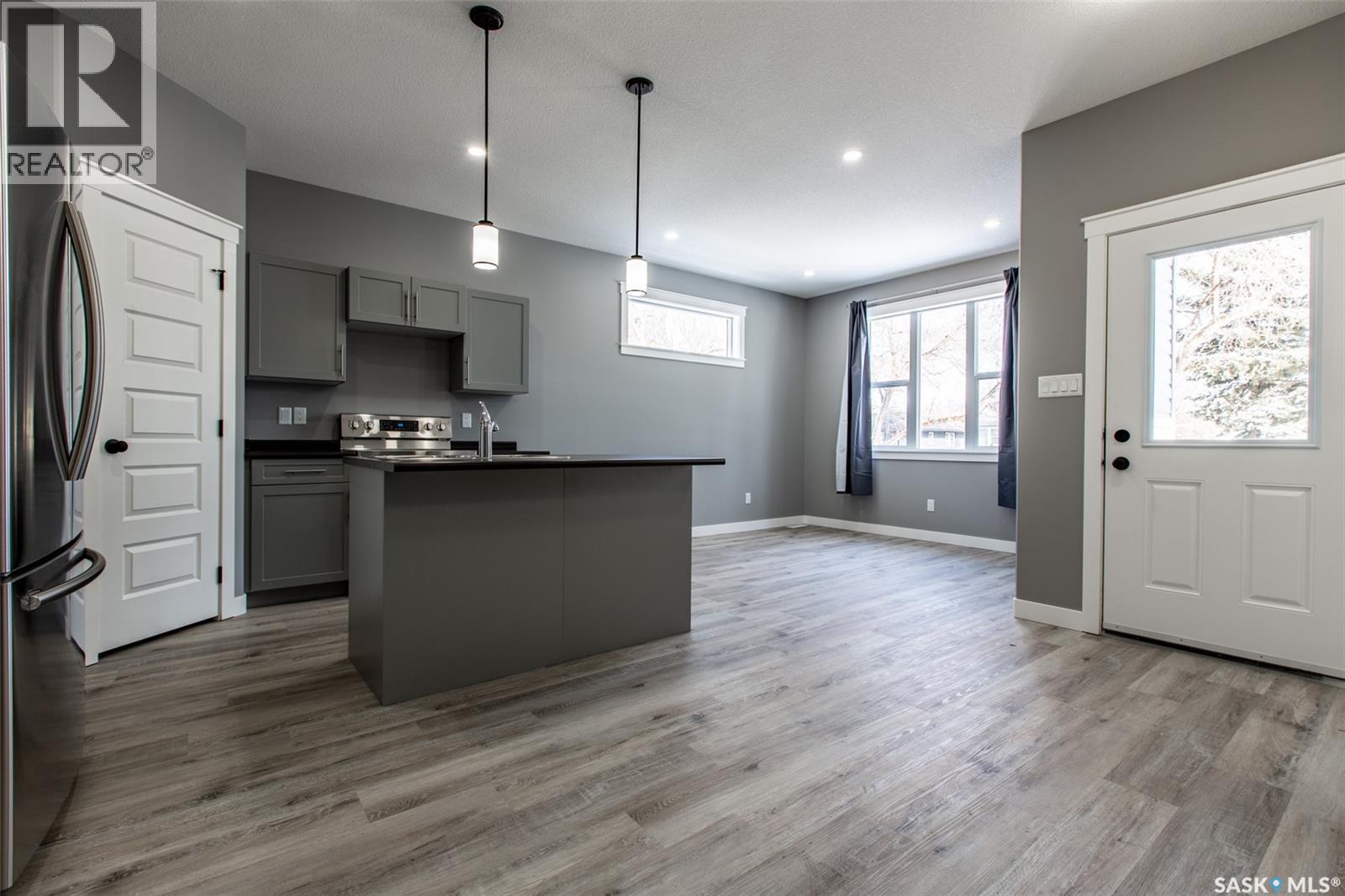 2748 MacKay STREET - Image 2