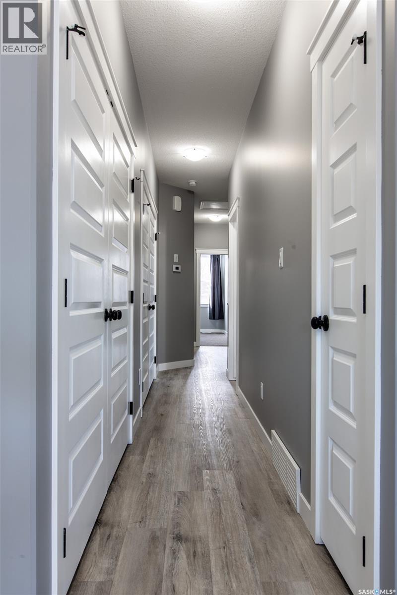 2748 MacKay STREET - 9
