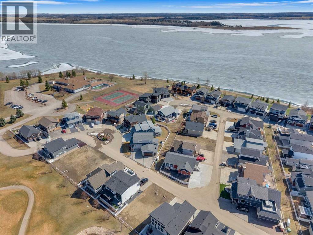 Ideally located just steps from the lake and close to Gleniffer Lake Resort’s main amenities