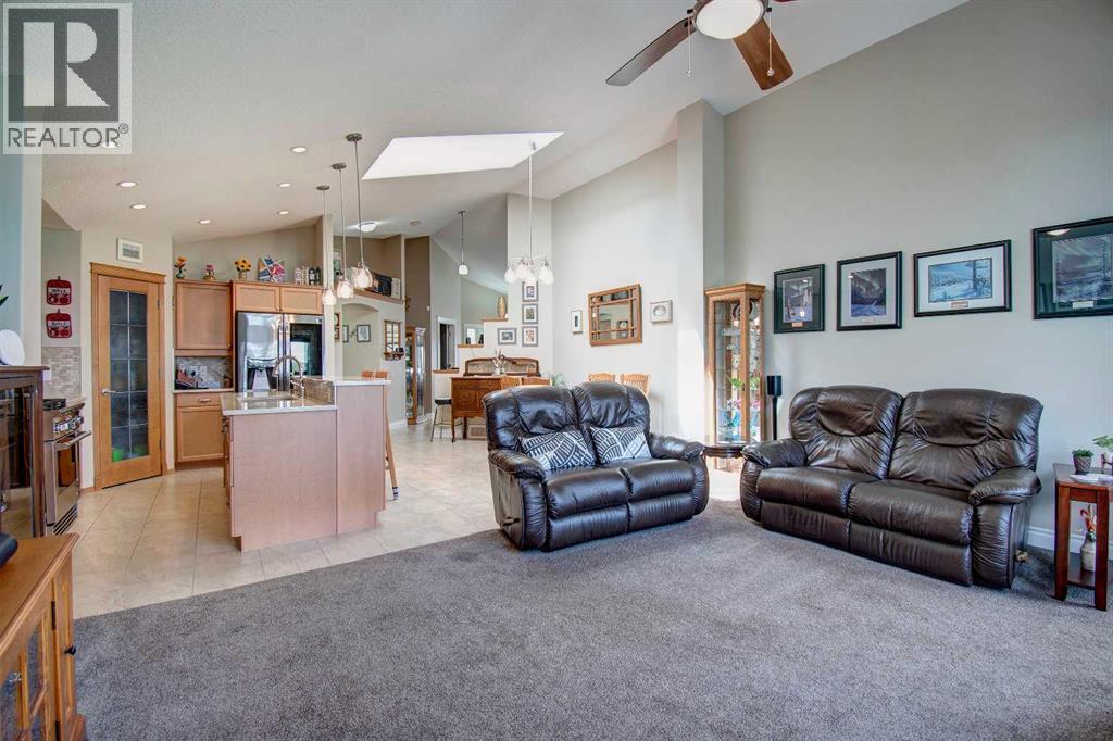 242 Kingsbury View SE - 16