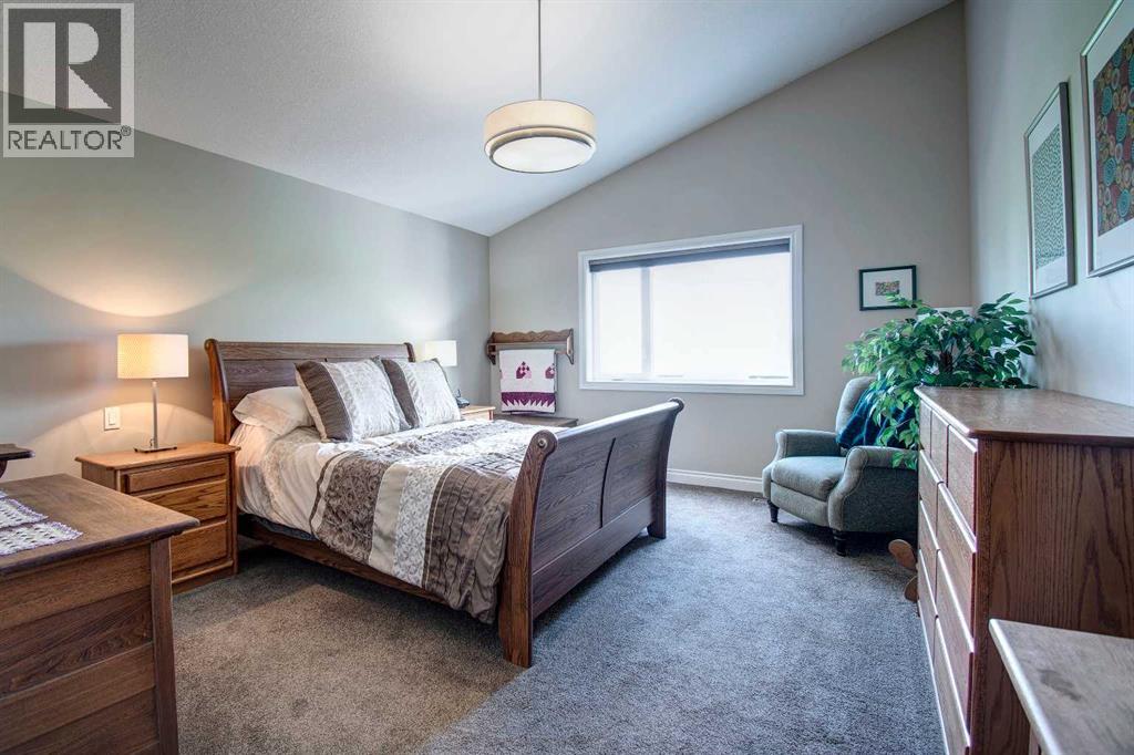 242 Kingsbury View SE - 20