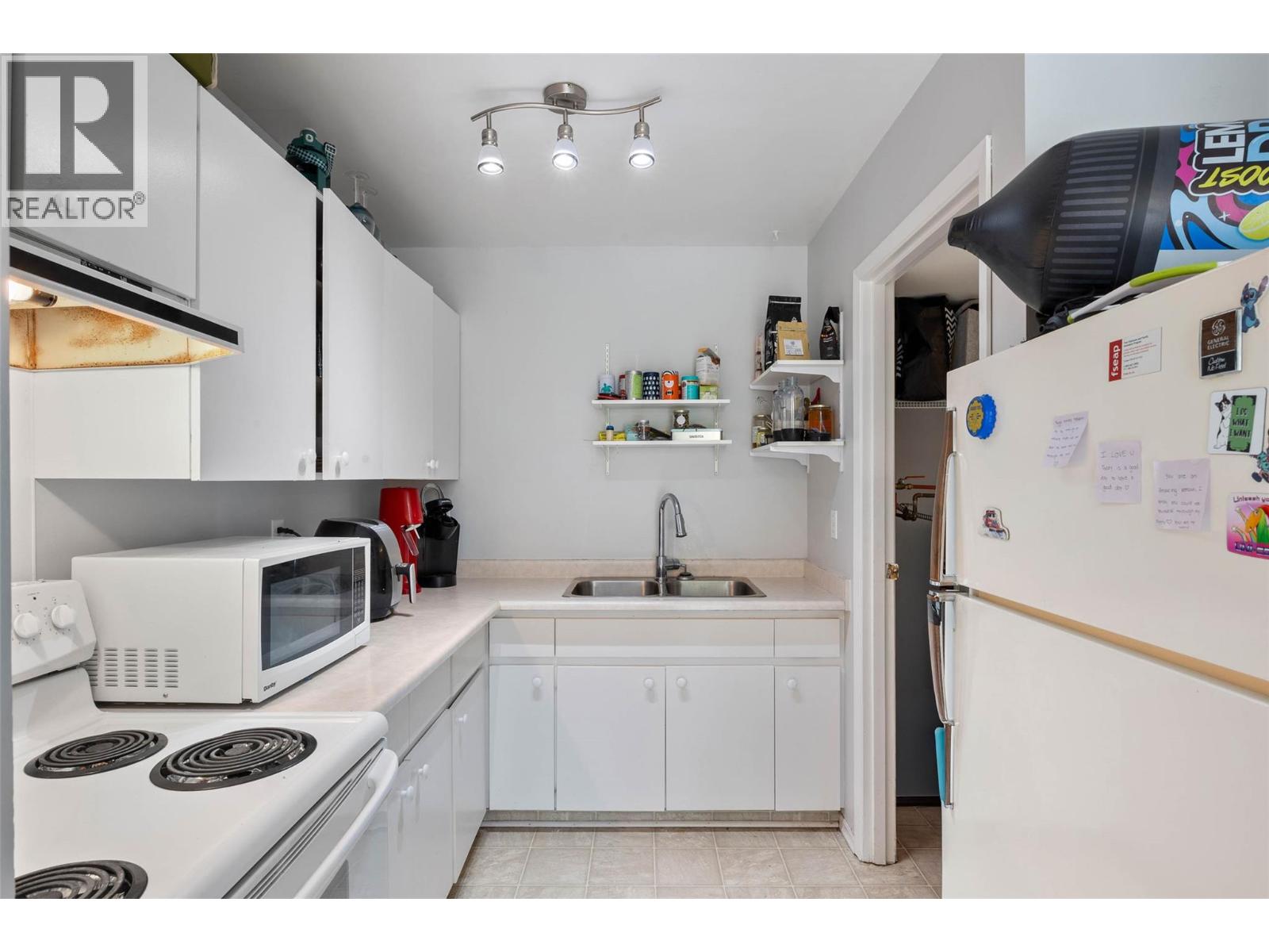 #23 1435 Summit Drive - 9
