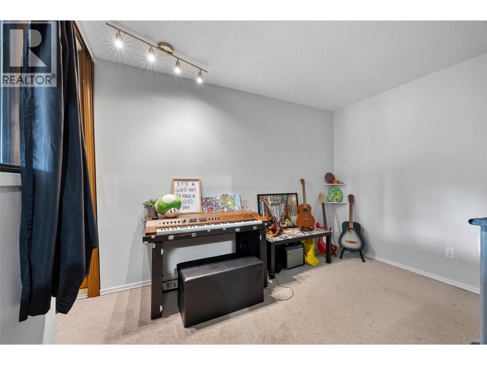 #23 1435 Summit Drive - 15