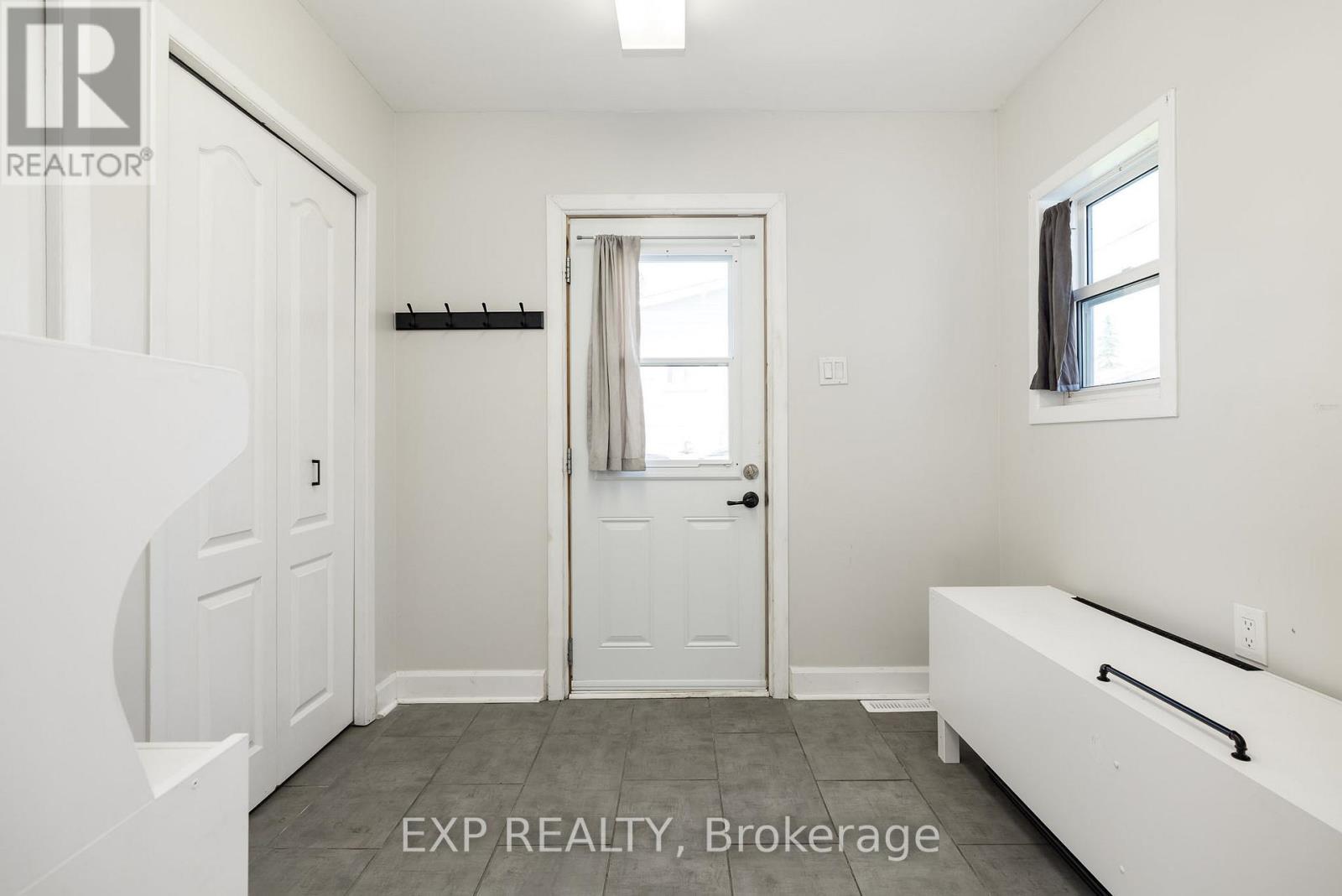 180 WELLINGTON STREET - 24