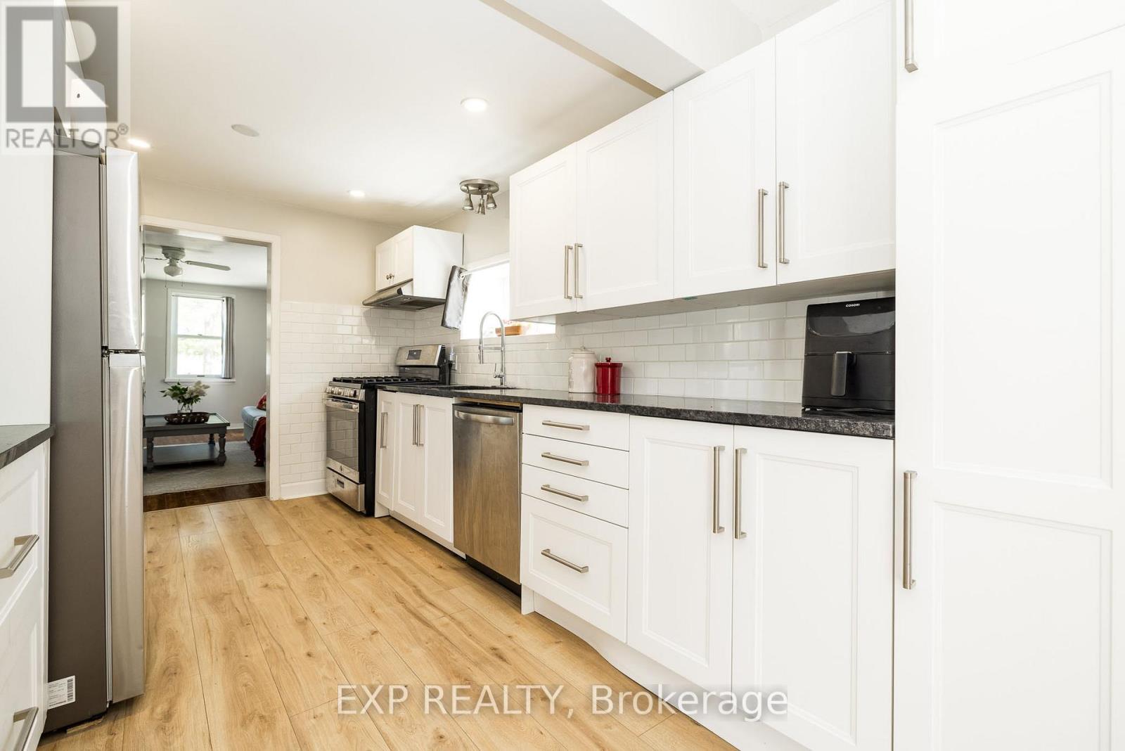 180 WELLINGTON STREET - 9