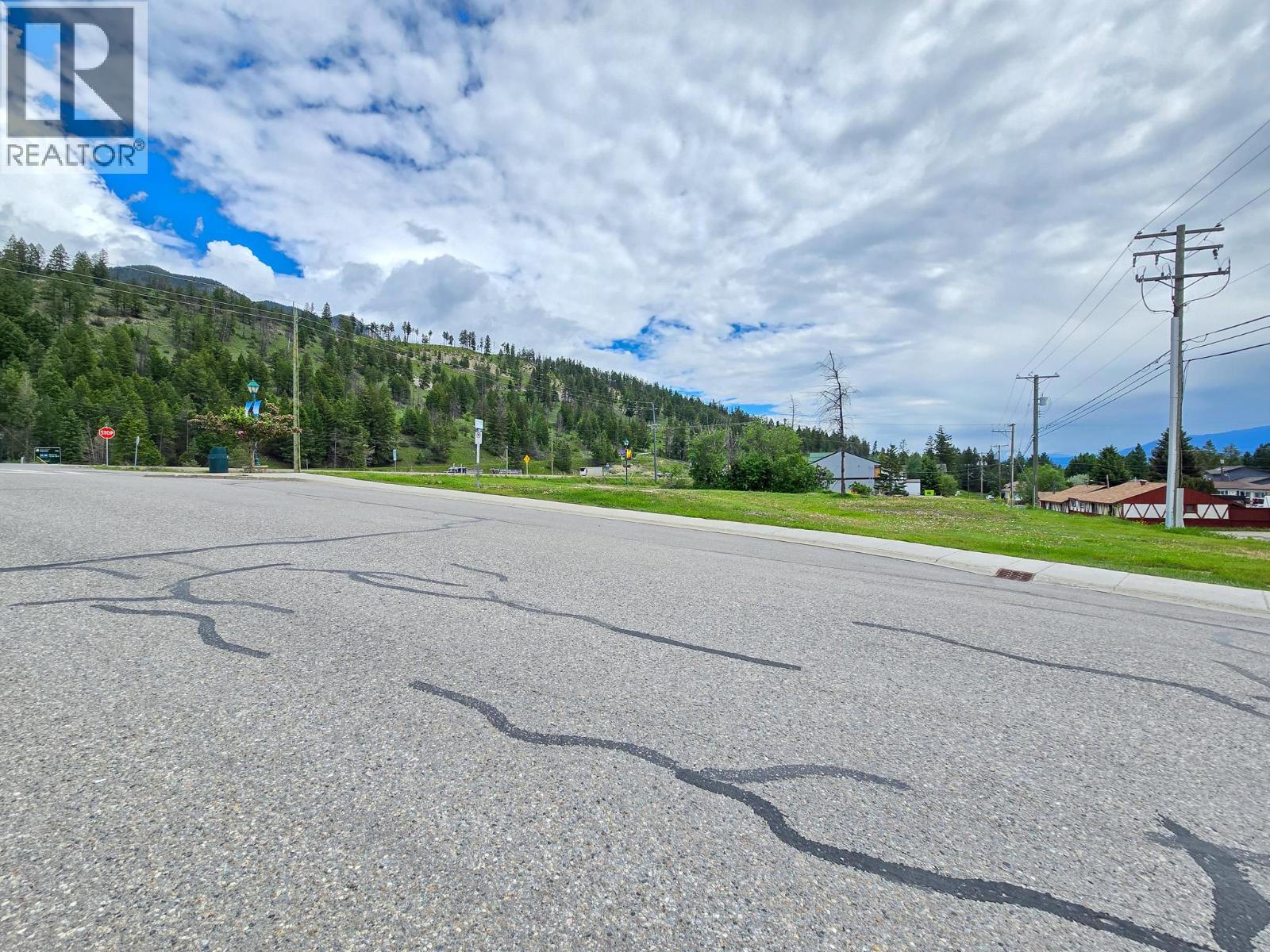 7567 & 7575 Main Street W, Radium Hot Springs