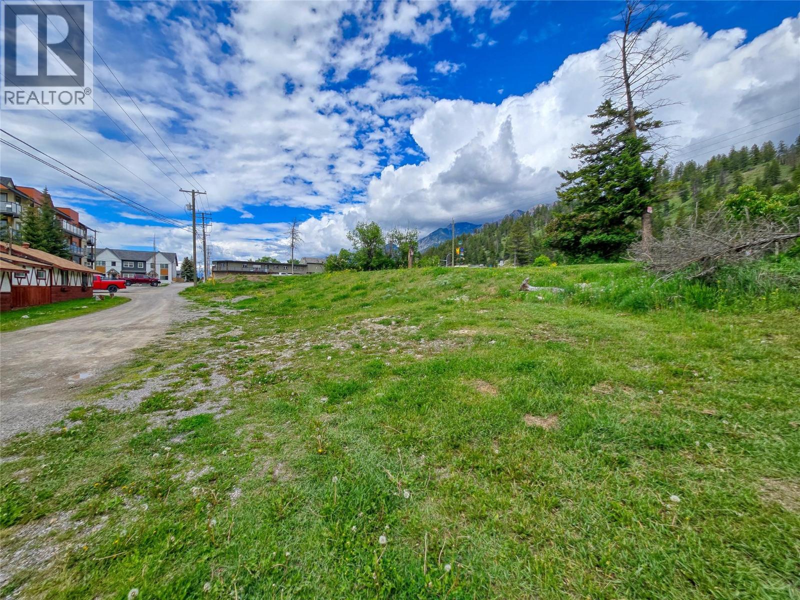 7567 & 7575 Main Street W, Radium Hot Springs