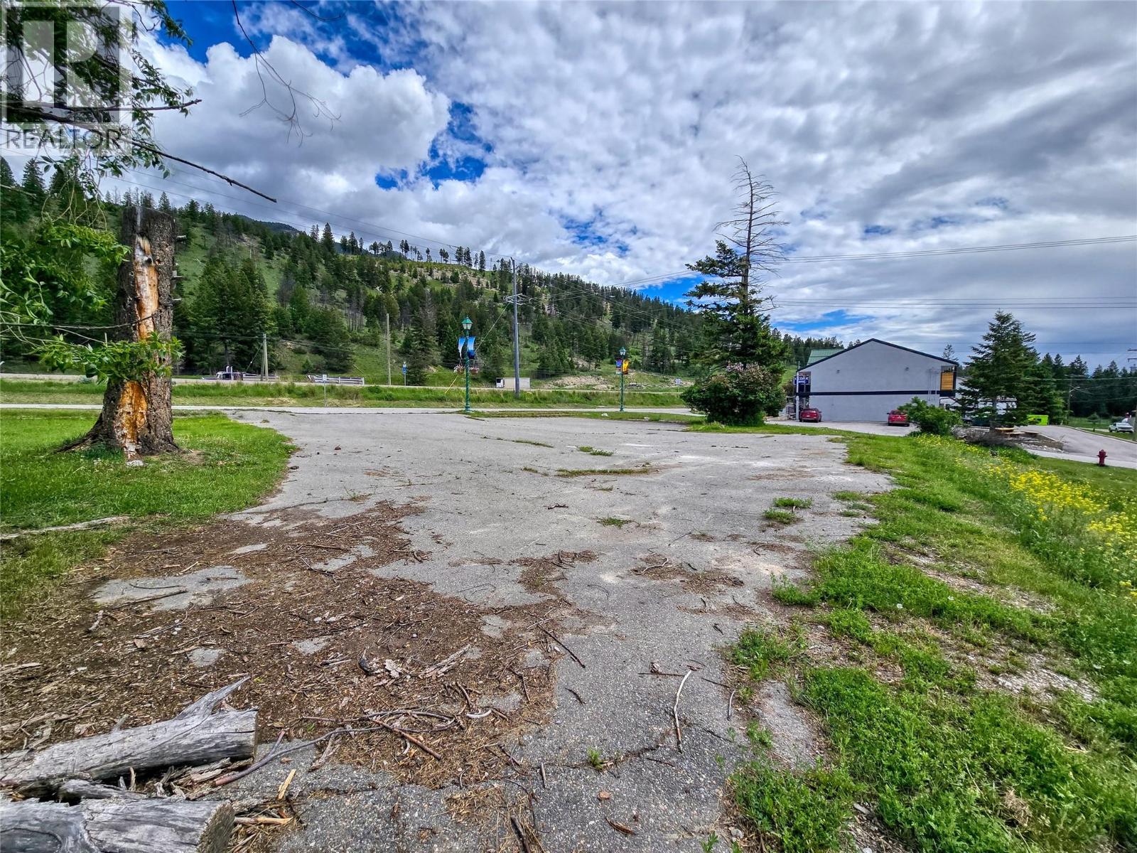 7567 & 7575 Main Street W, Radium Hot Springs