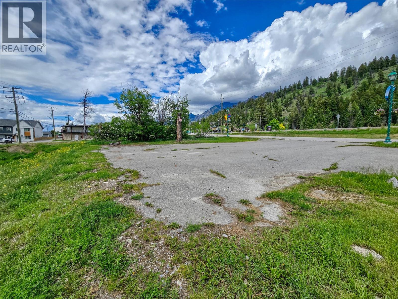 7567 & 7575 Main Street W, Radium Hot Springs