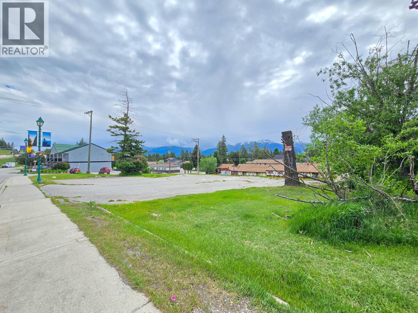 7567 & 7575 Main Street W, Radium Hot Springs