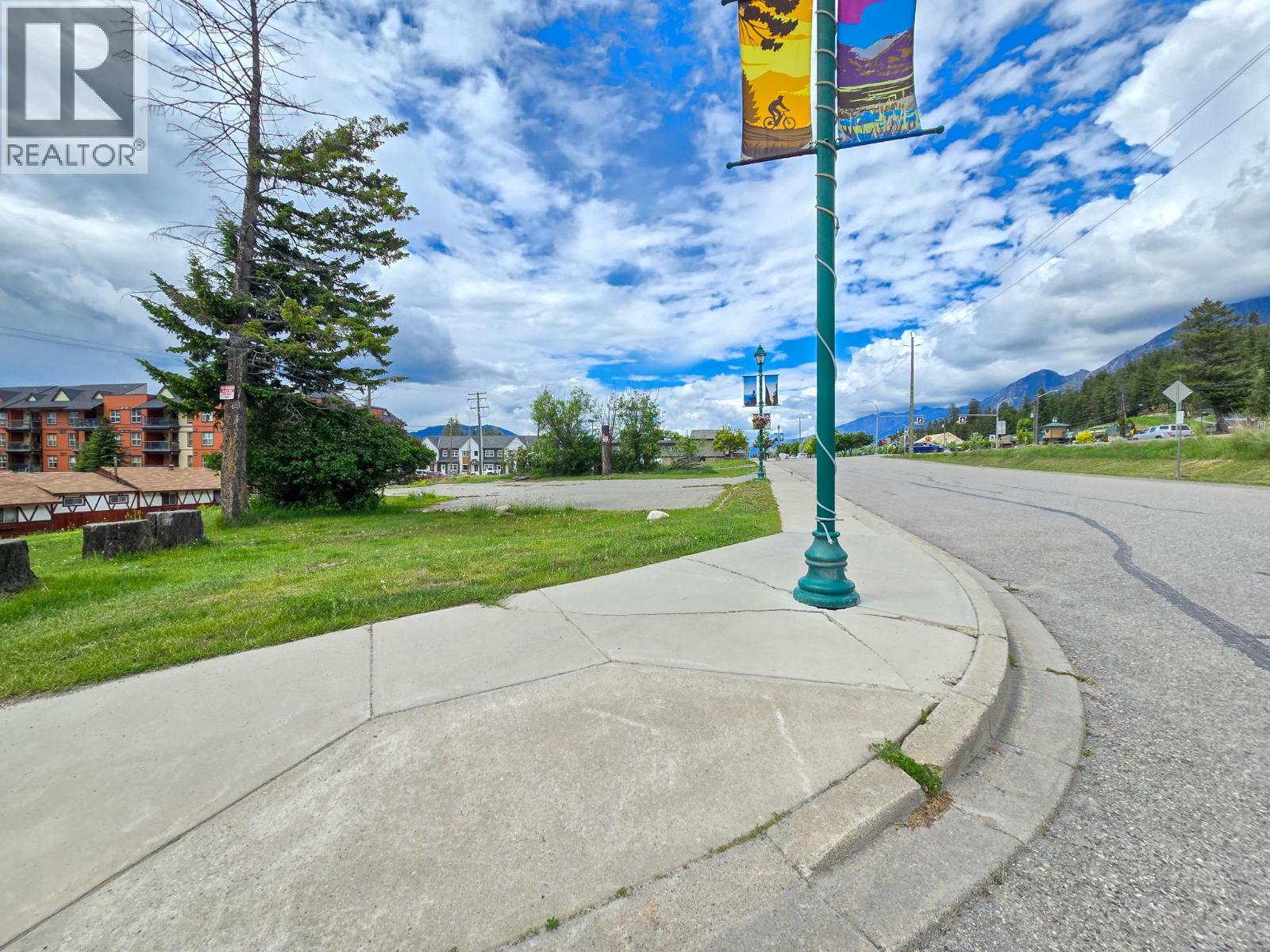7567 & 7575 Main Street W, Radium Hot Springs