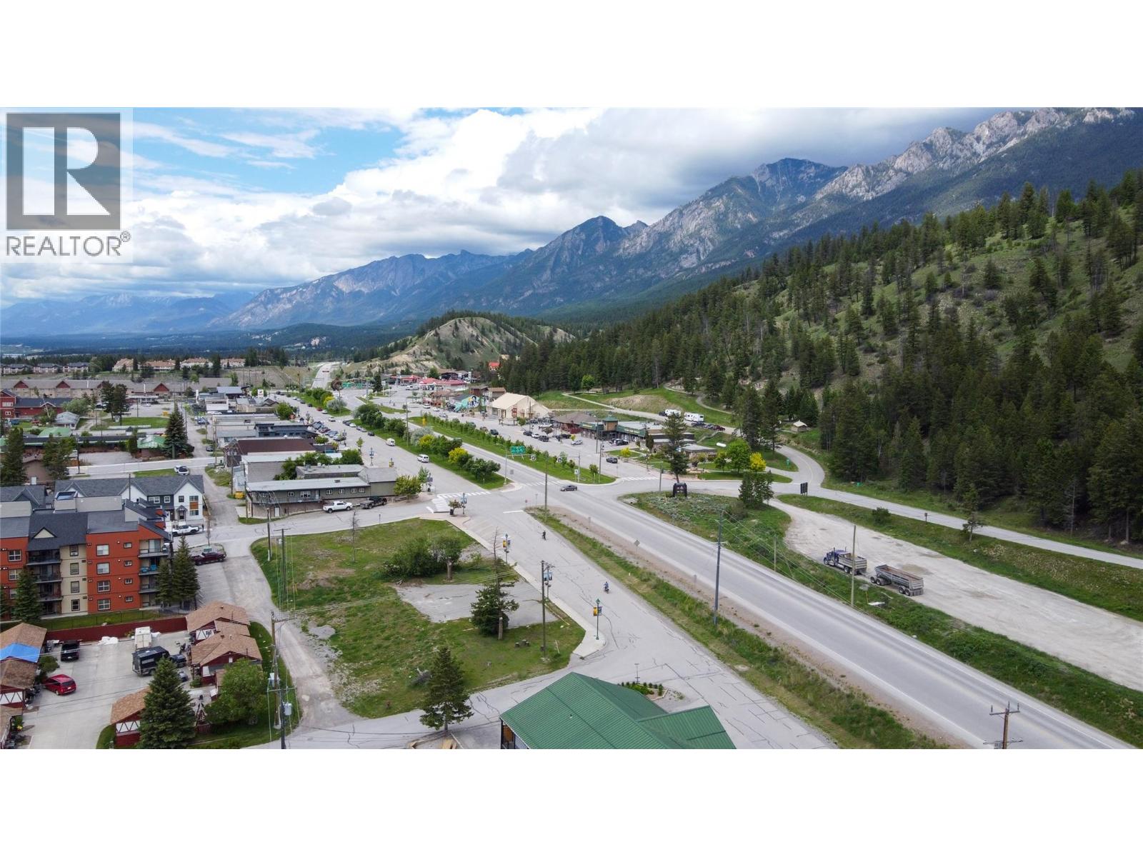 7567 & 7575 Main Street W, Radium Hot Springs