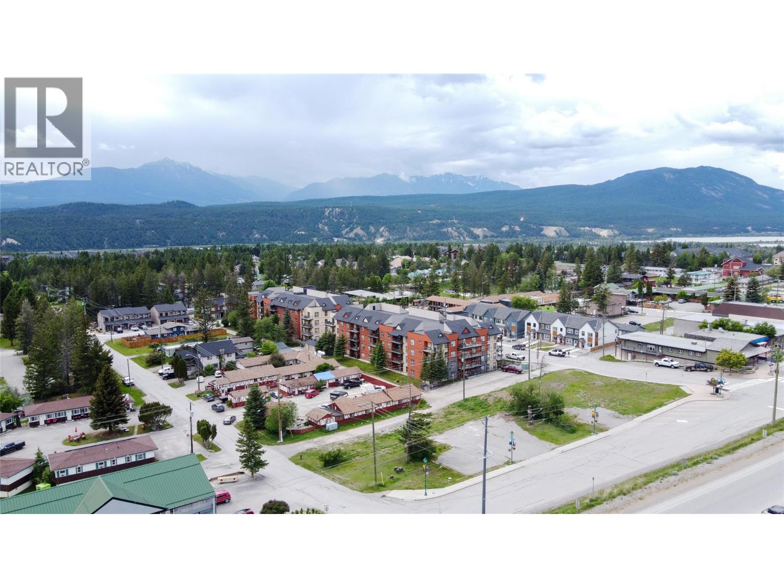 7567 & 7575 Main Street W, Radium Hot Springs