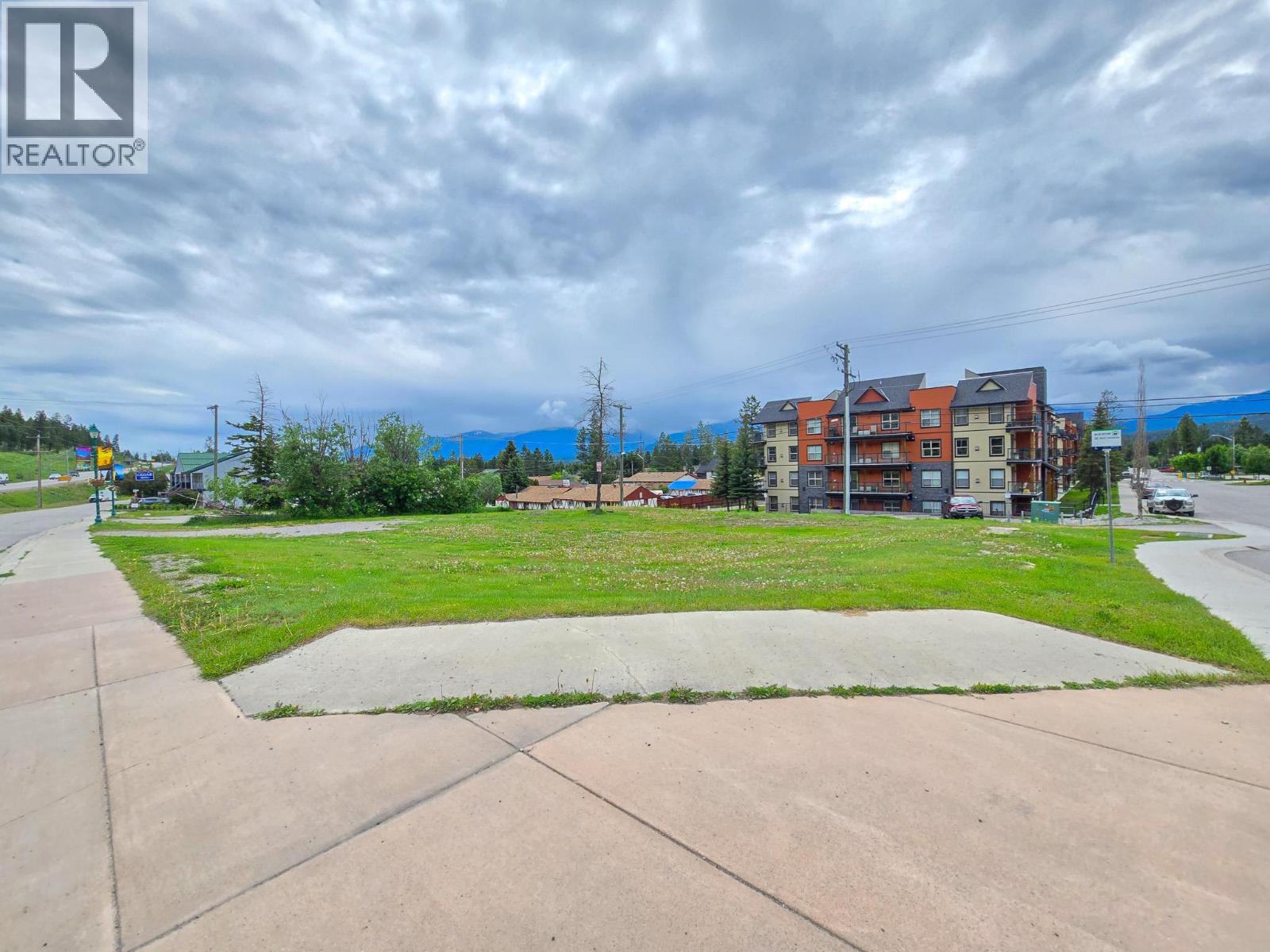 7567 & 7575 Main Street W, Radium Hot Springs