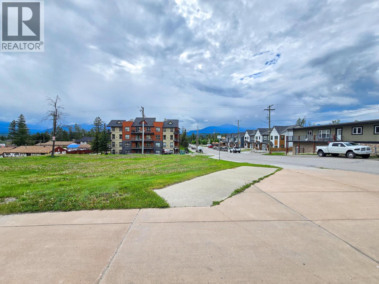 7567 & 7575 Main Street W, Radium Hot Springs