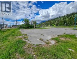 7567 & 7575 Main Street W, Radium Hot Springs, BC V0A1M0 Photo 17