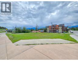 7567 & 7575 Main Street W, Radium Hot Springs, BC V0A1M0 Photo 8