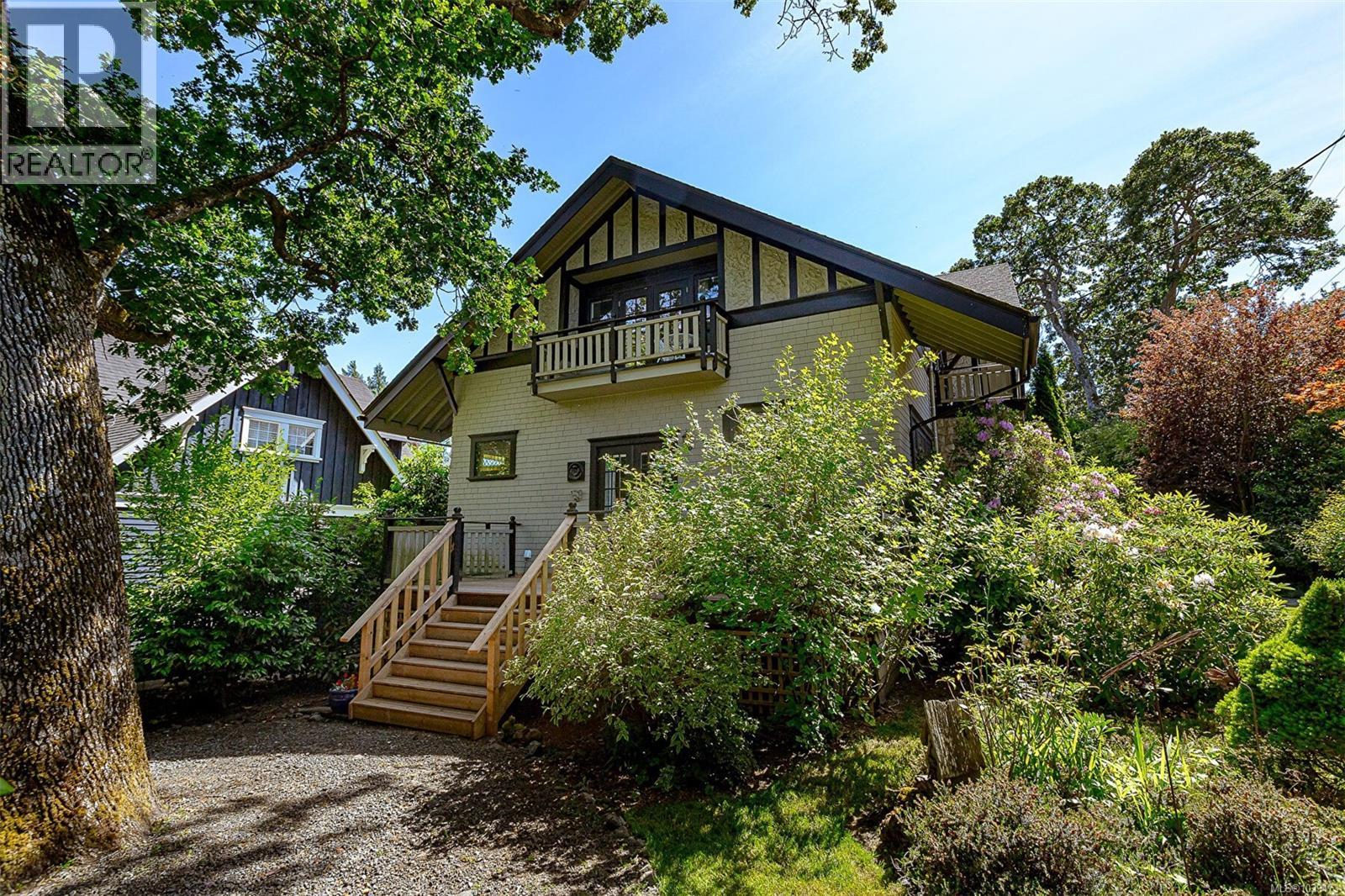  875 Richmond Avenue, Victoria