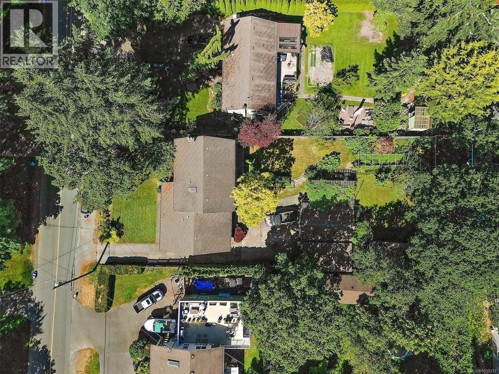 1094 Sluggett Rd - 26