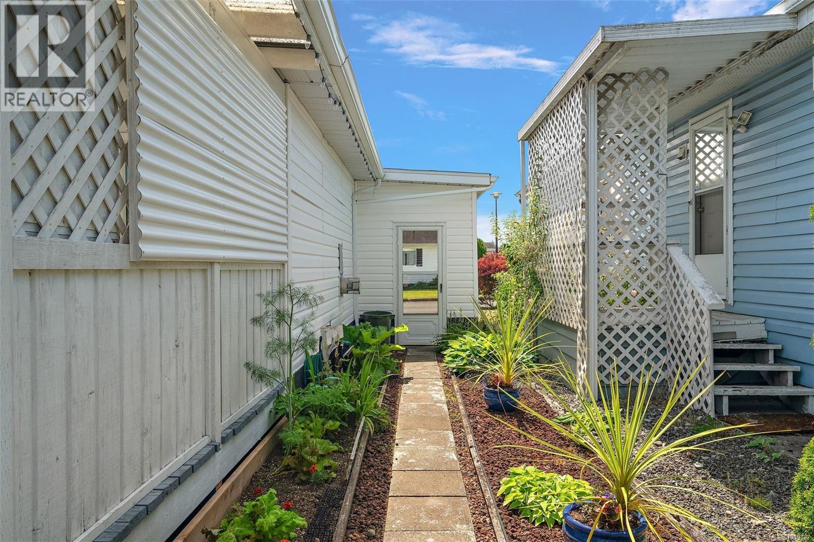 #111 7701 Central Saanich Rd - 22