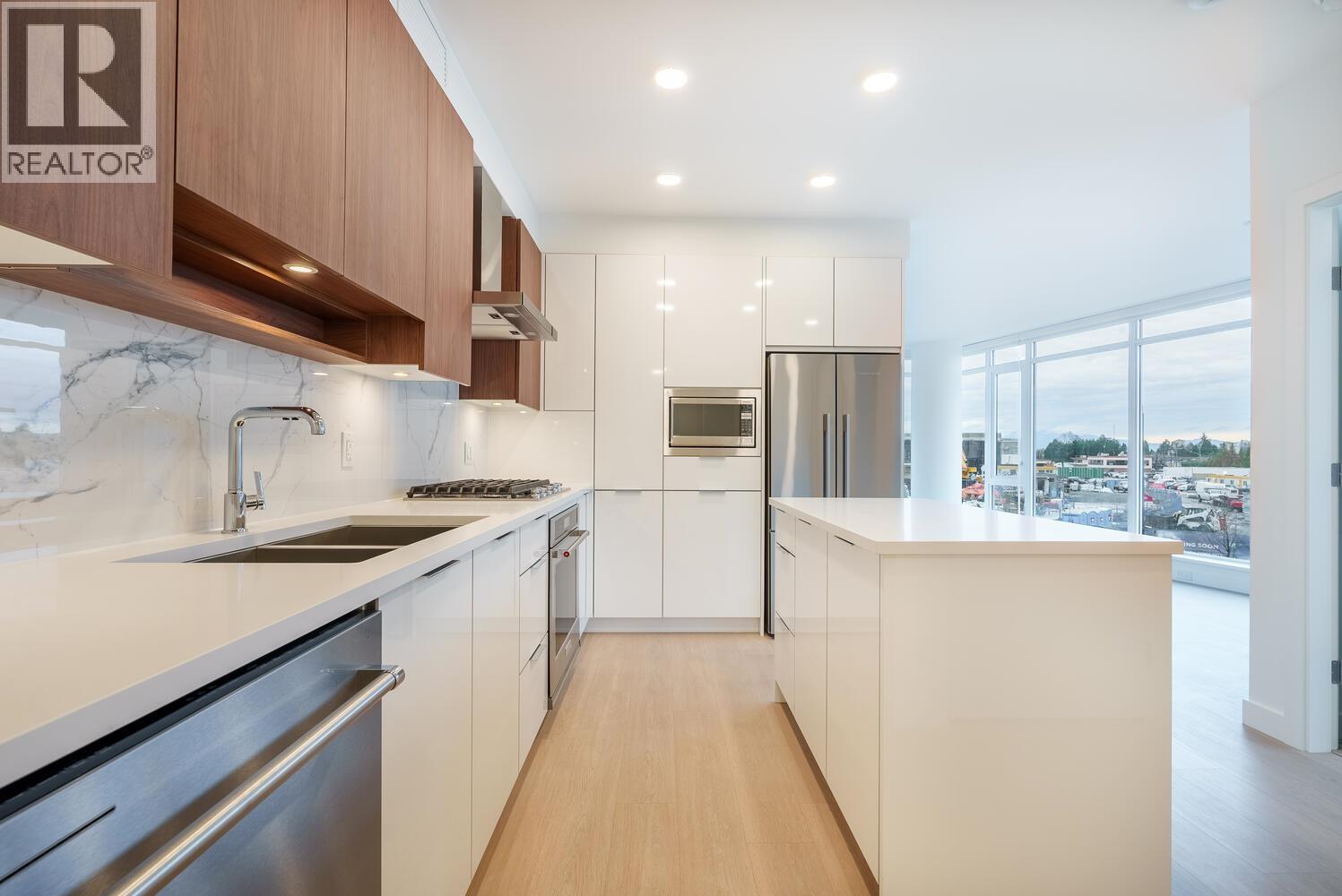 2 Bed, 2 Bath Apartment for Sale in Burnaby – 204 7683 PARK CRESCENT, Burnaby – MLS# R3132469 - Image 6