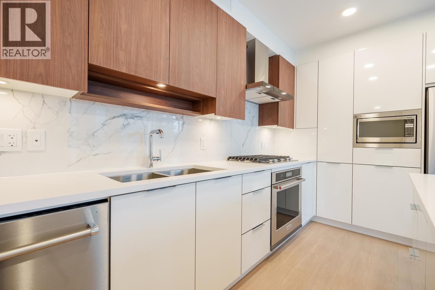 2 Bed, 2 Bath Apartment for Sale in Burnaby – 204 7683 PARK CRESCENT, Burnaby – MLS# R3132469 - Image 7