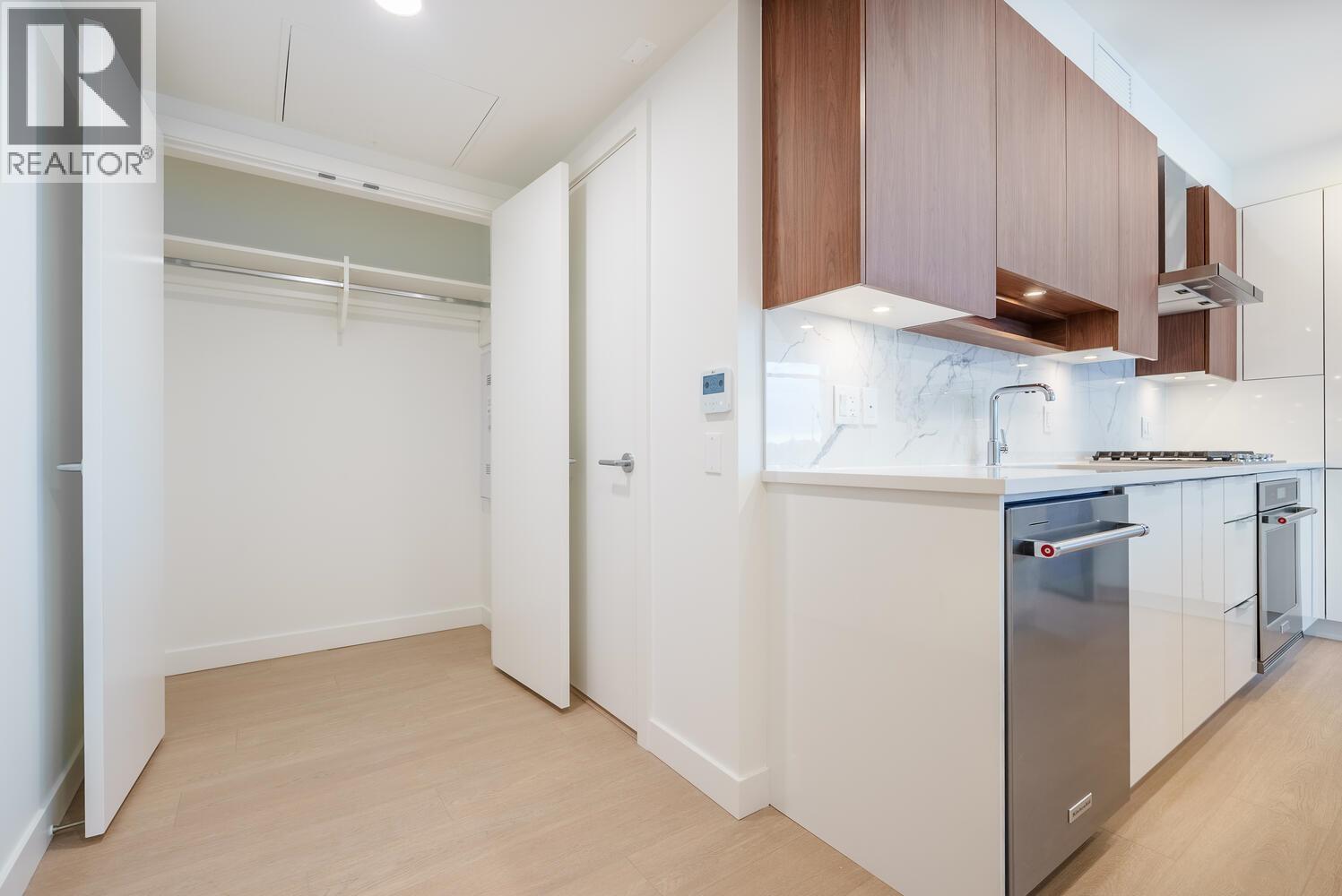 2 Bed, 2 Bath Apartment for Sale in Burnaby – 204 7683 PARK CRESCENT, Burnaby – MLS# R3132469 - Image 9