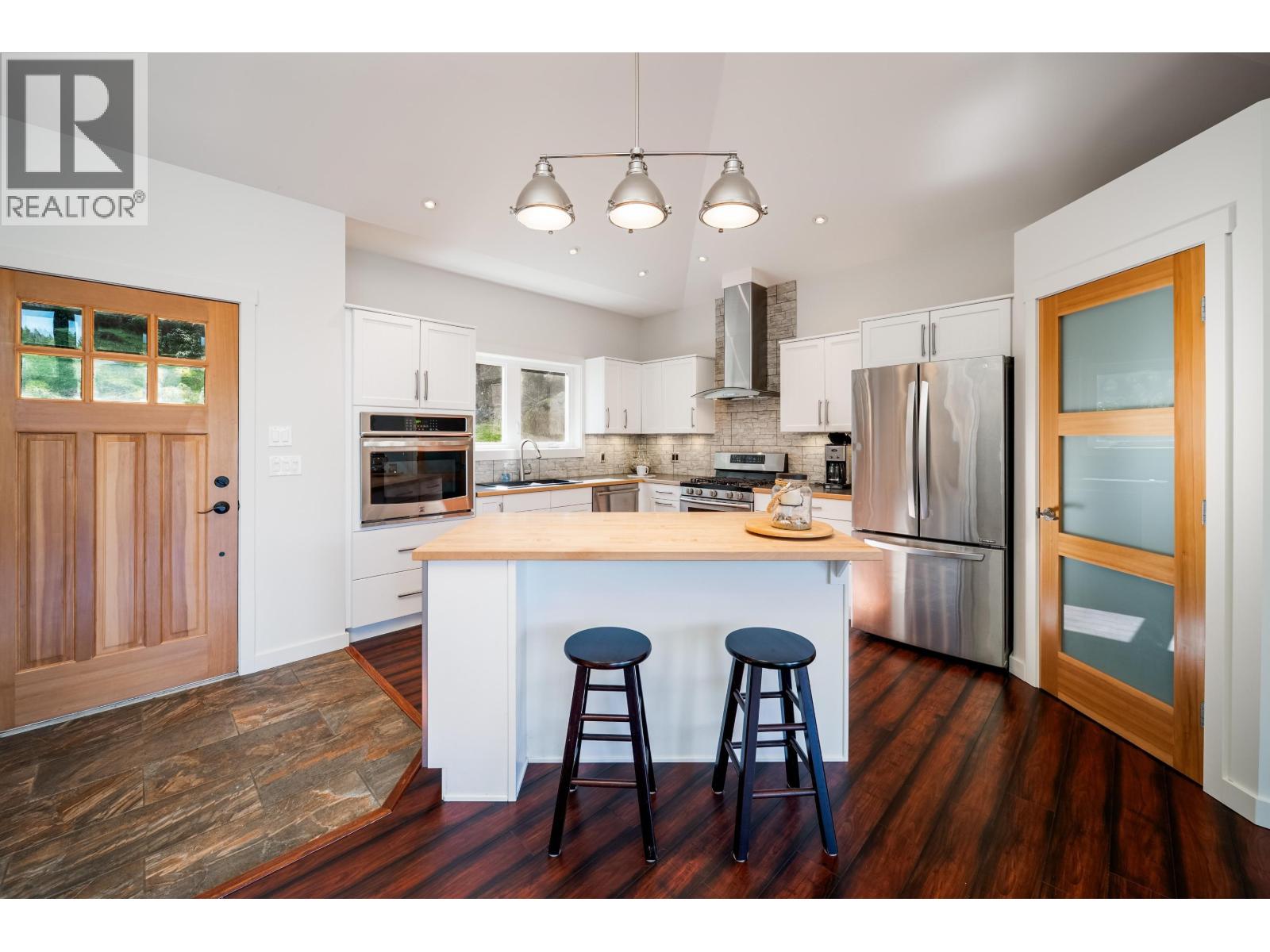 225 MARINERS WAY, Mayne Island