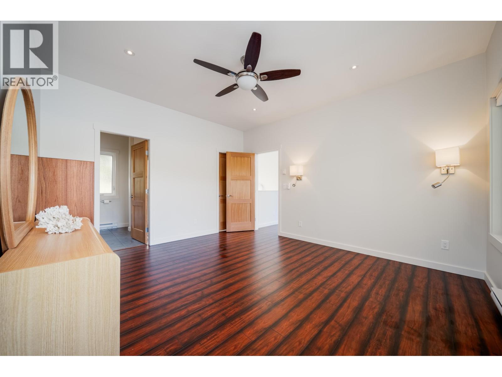 225 MARINERS WAY, Mayne Island