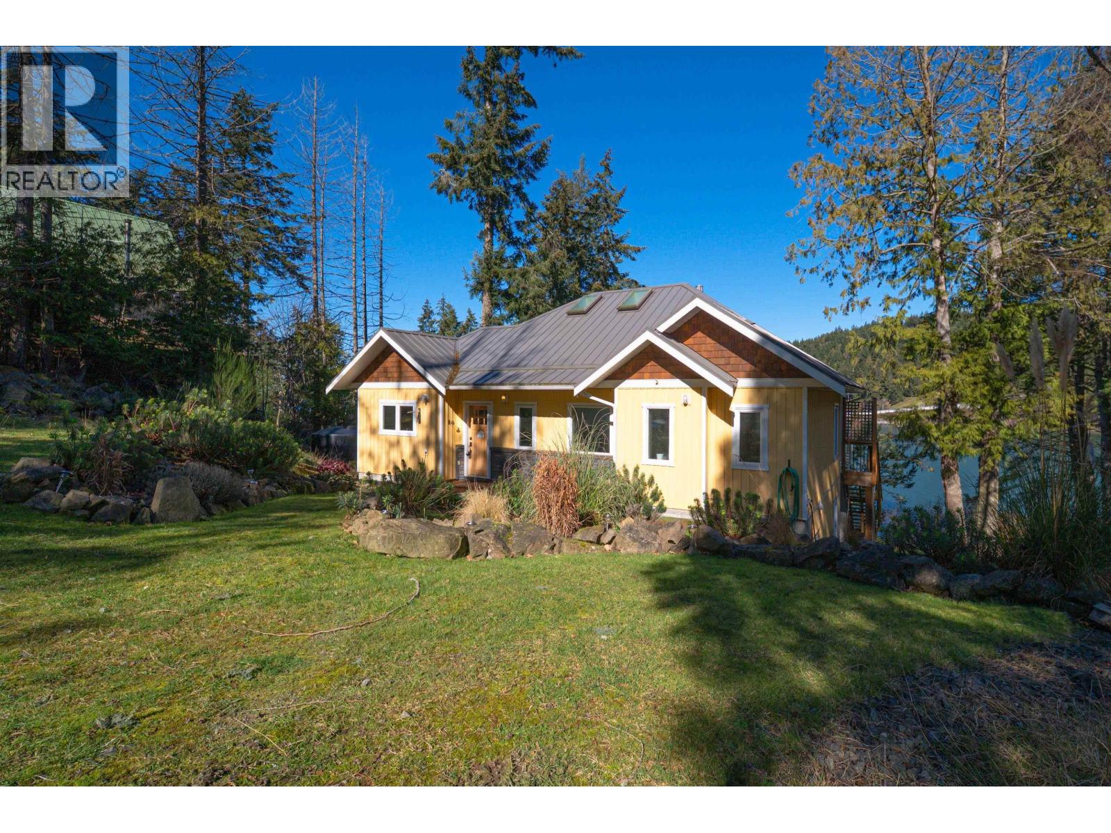 225 MARINERS WAY, Mayne Island