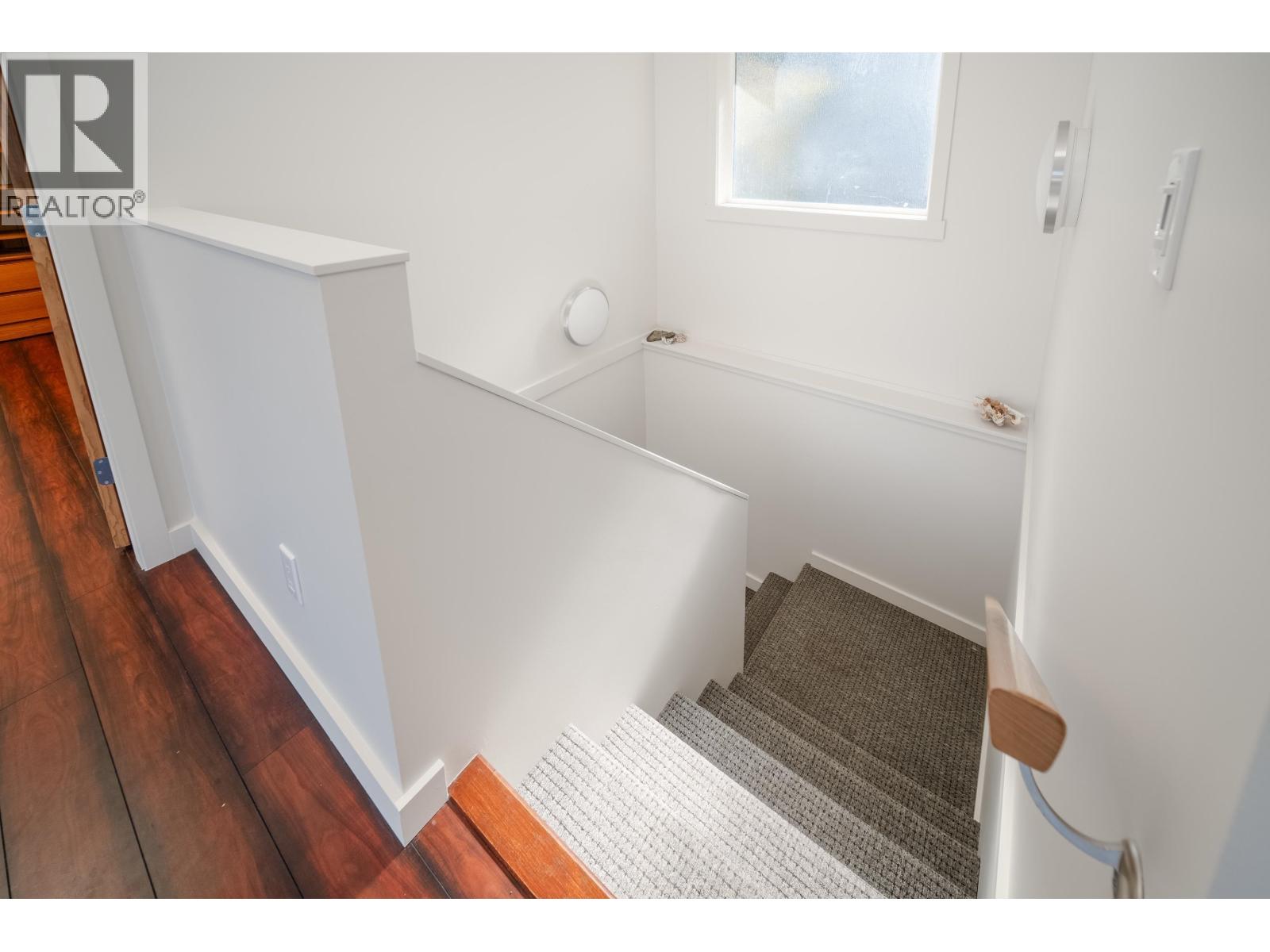 225 MARINERS WAY, Mayne Island