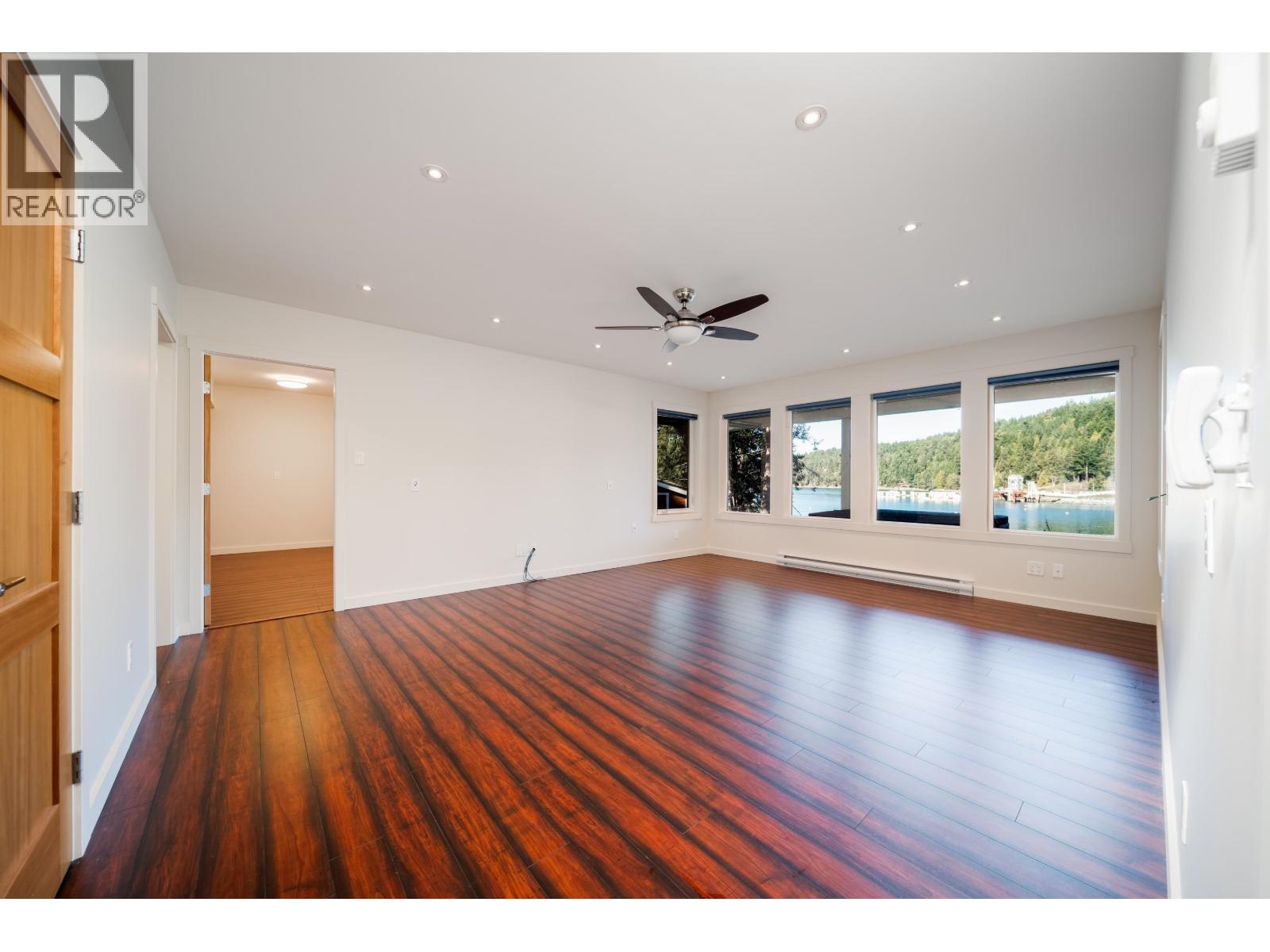 225 MARINERS WAY, Mayne Island