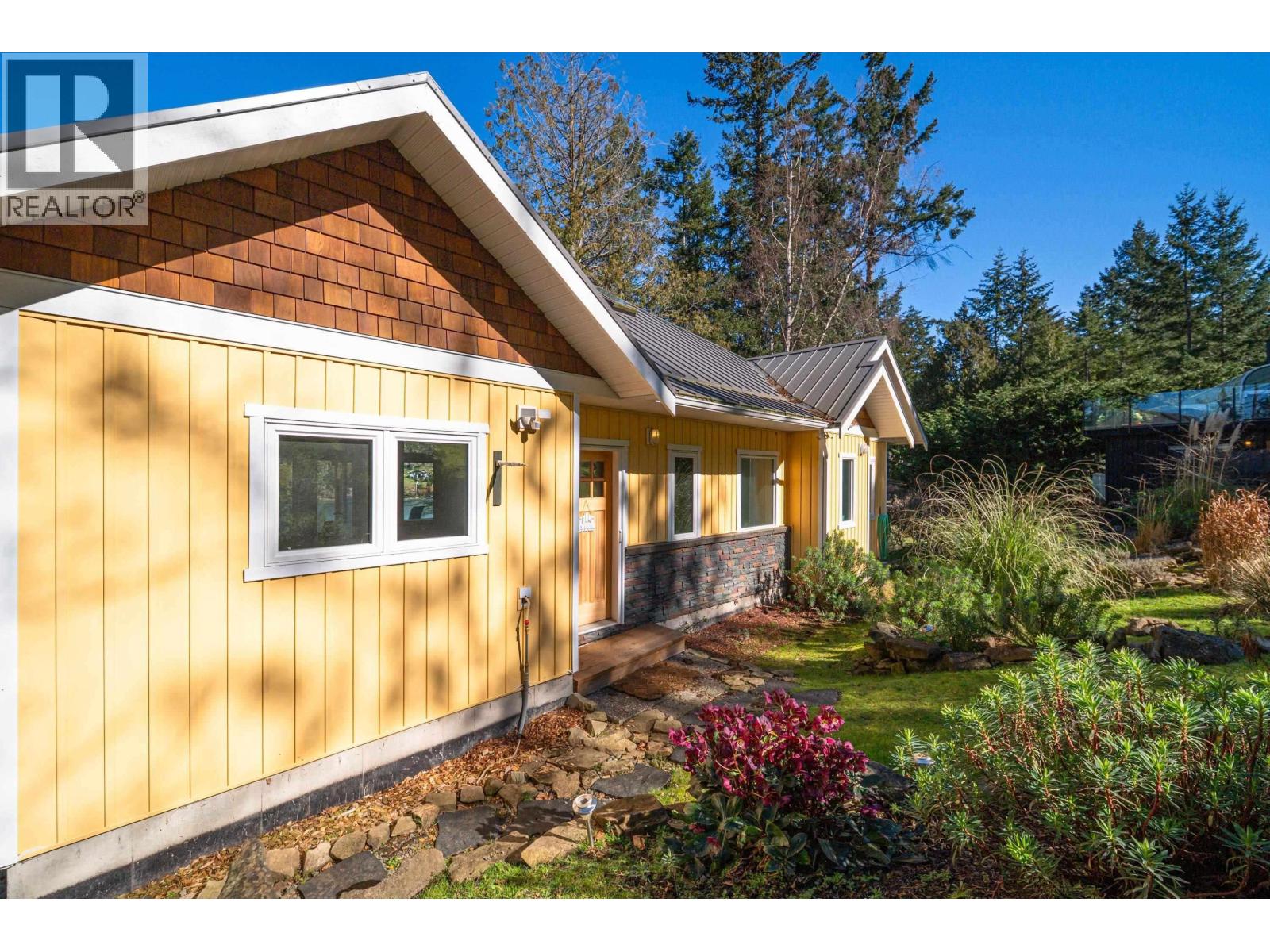 225 MARINERS WAY, Mayne Island