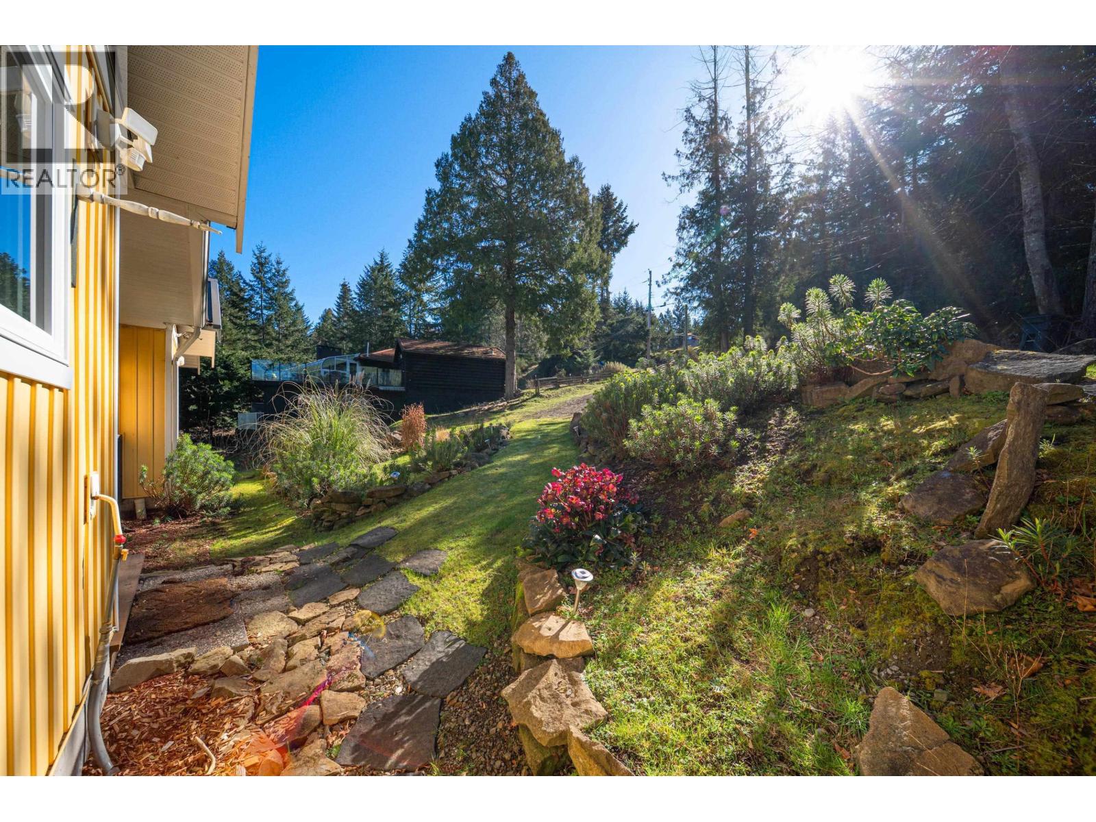 225 MARINERS WAY, Mayne Island
