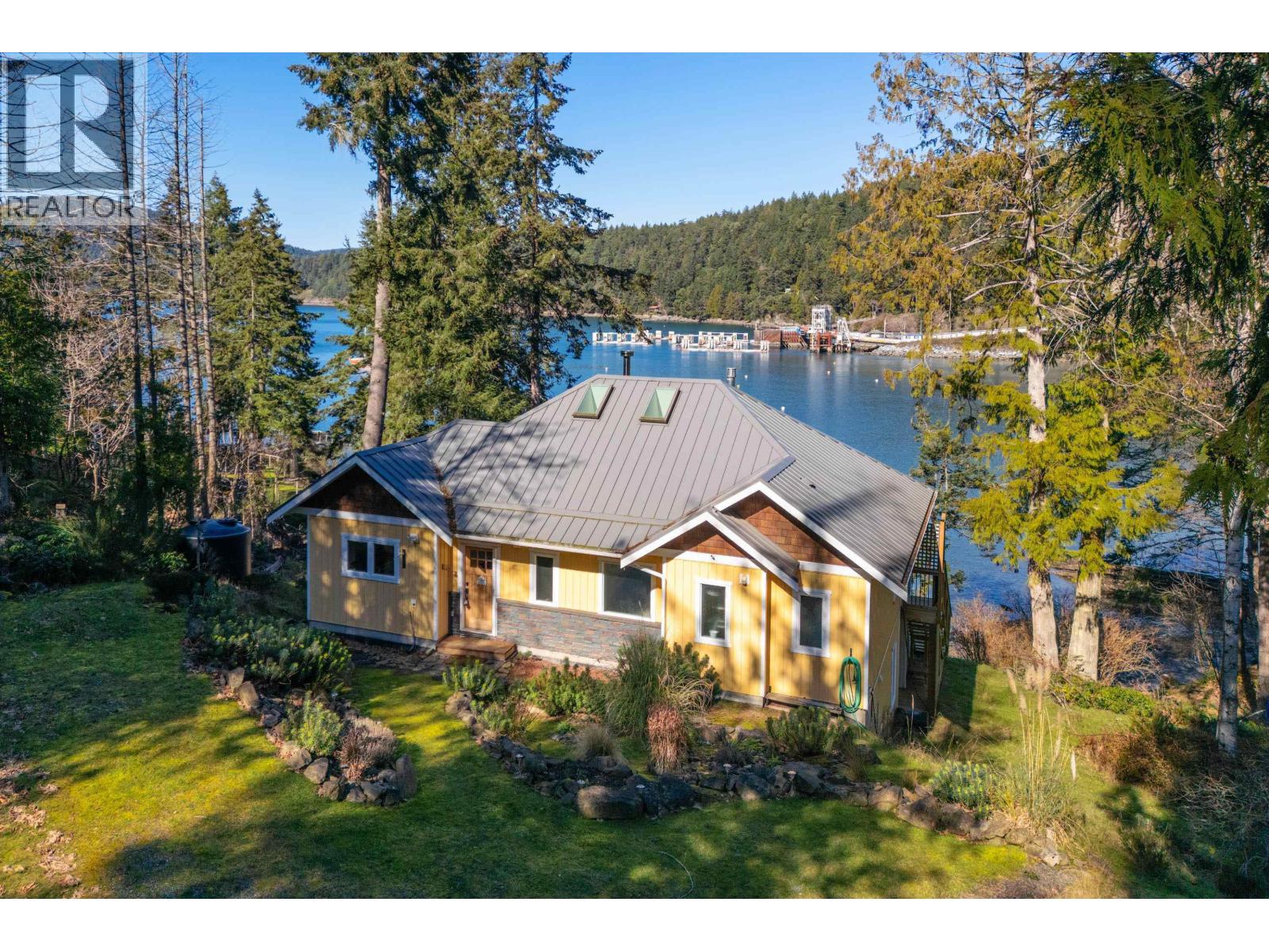 225 MARINERS WAY, Mayne Island