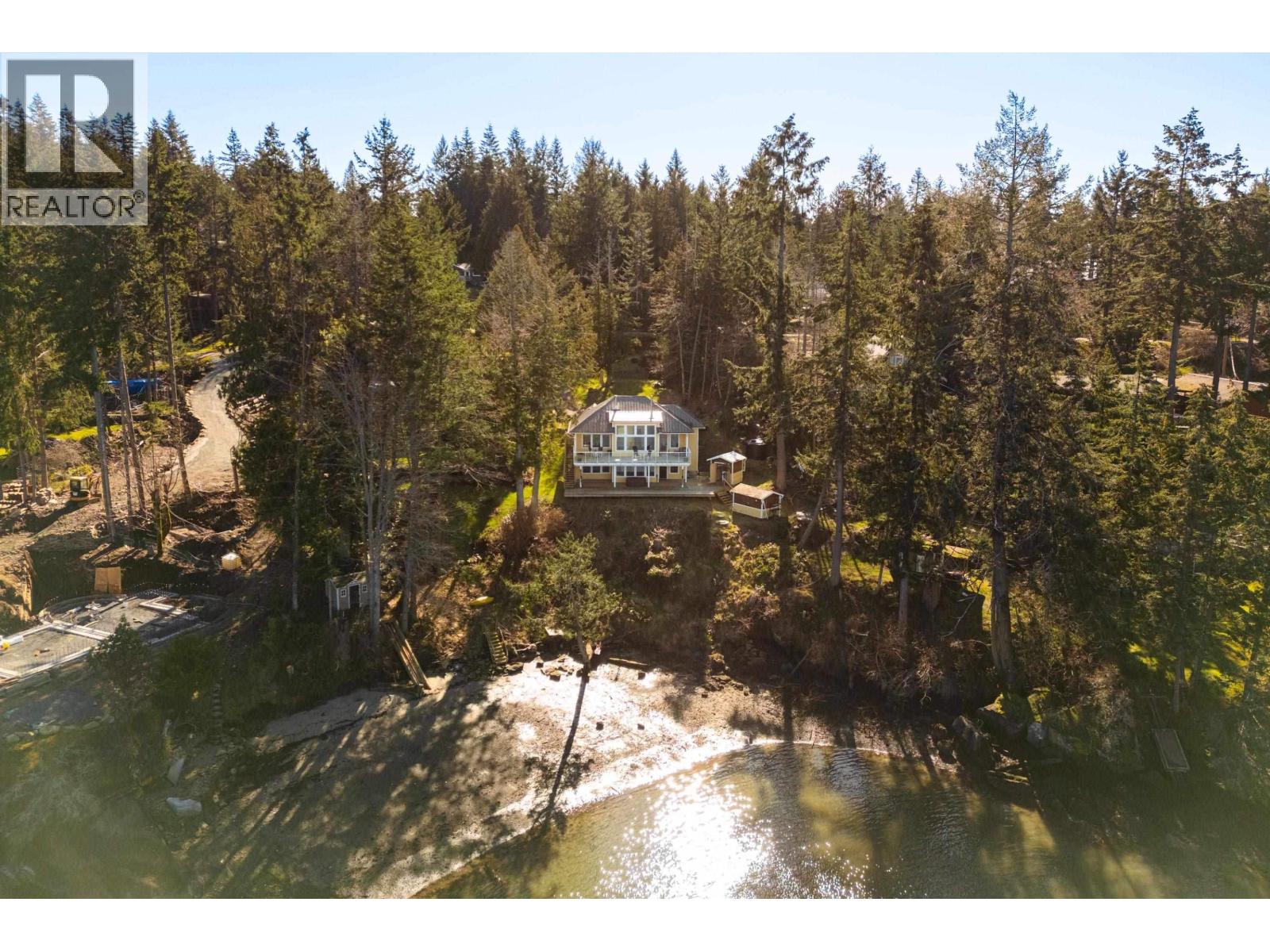 225 MARINERS WAY, Mayne Island