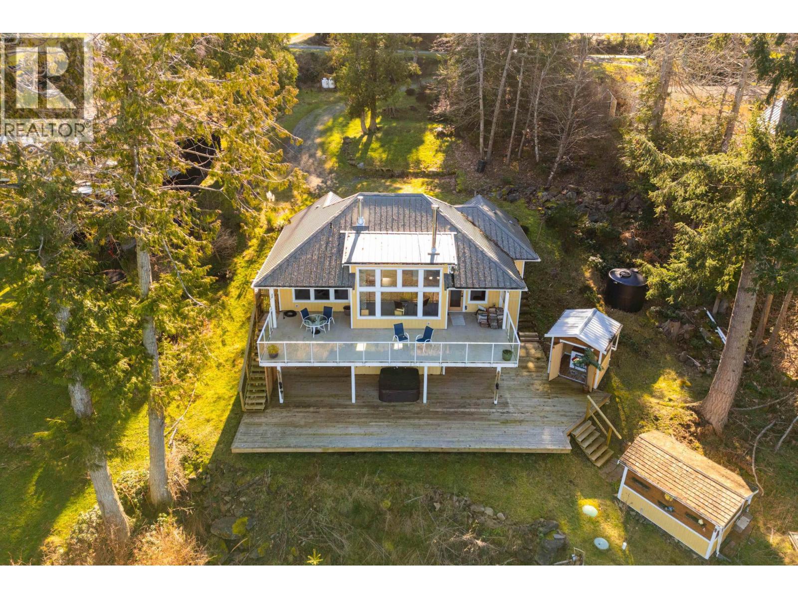 225 MARINERS WAY, Mayne Island