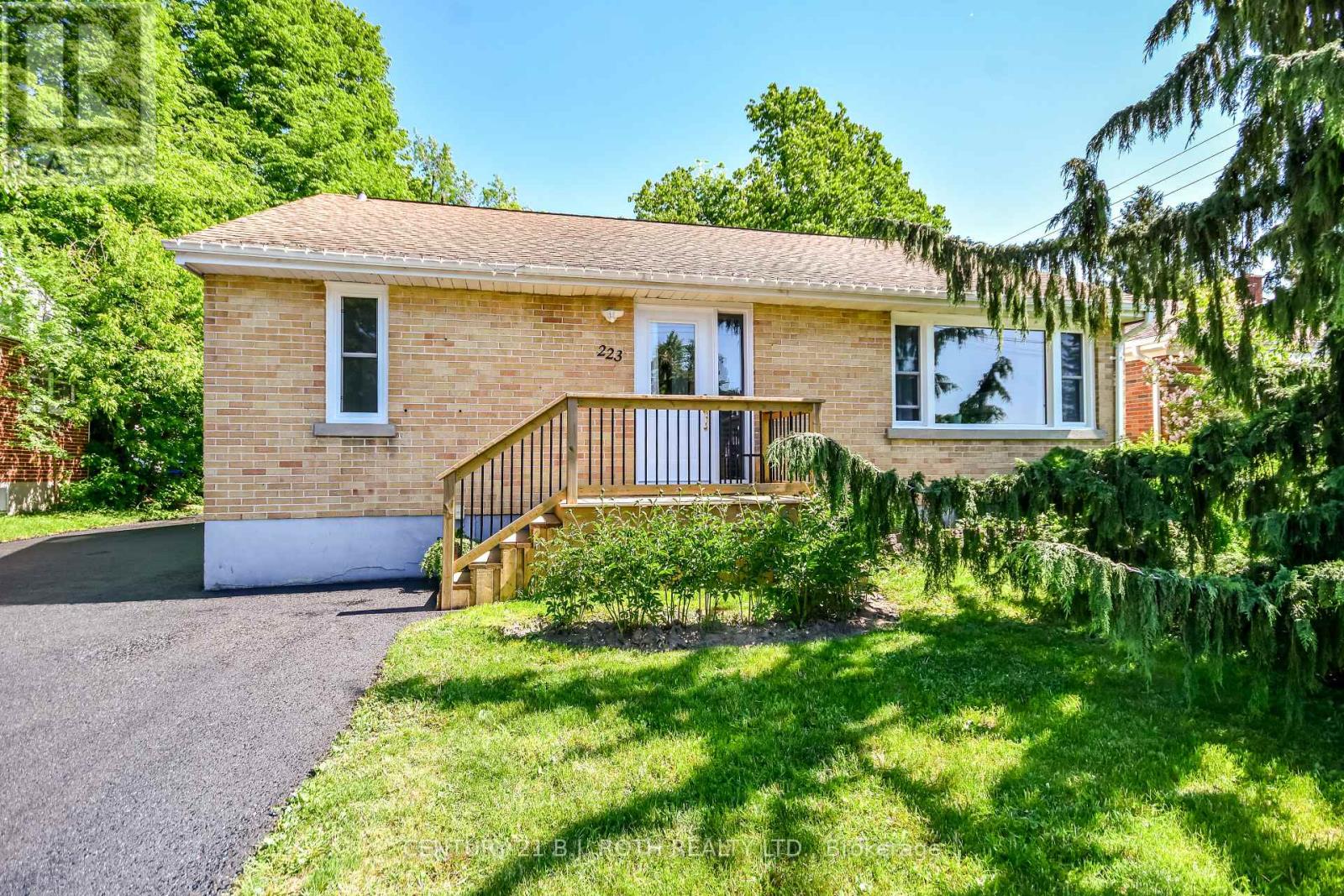 223 WELLINGTON STREET E - 1