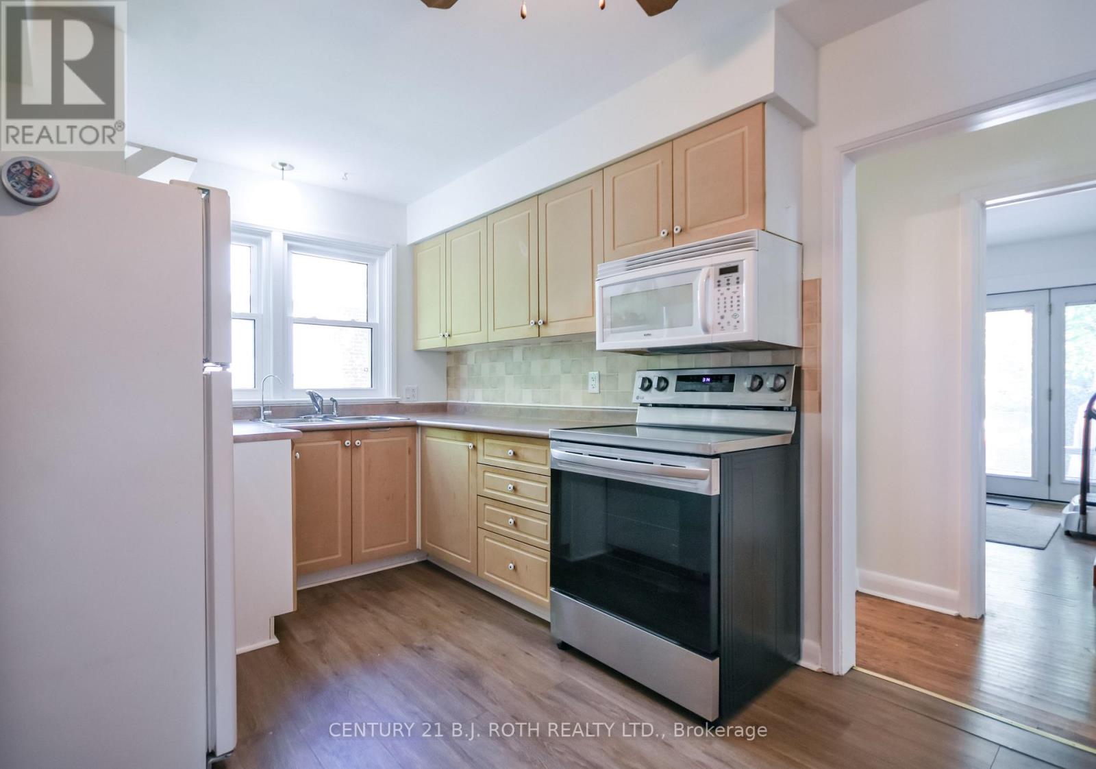 223 WELLINGTON STREET E - 11