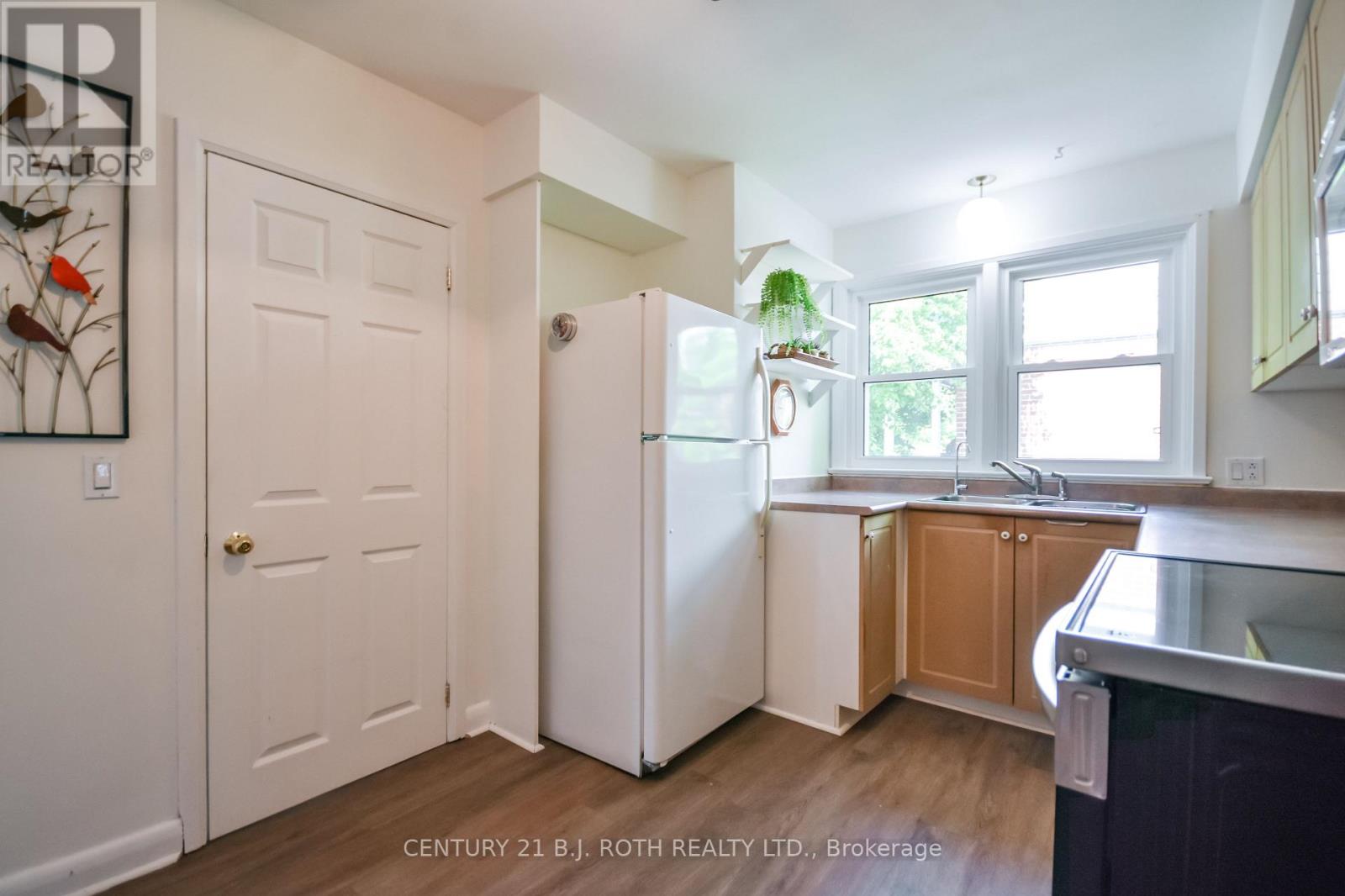 223 WELLINGTON STREET E - 12