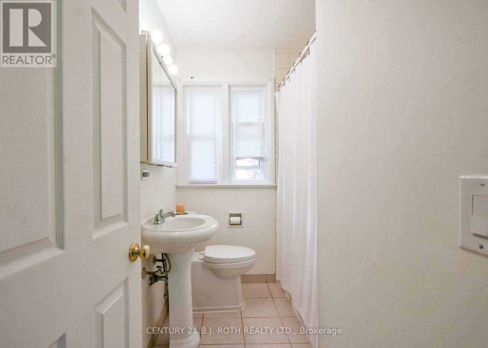 223 WELLINGTON STREET E - 24