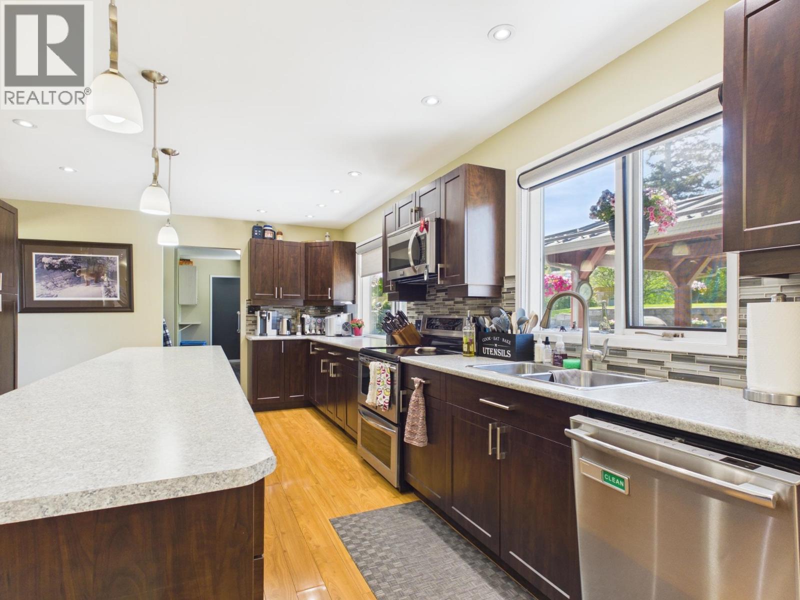 33 FAIRVIEW DRIVE - 6