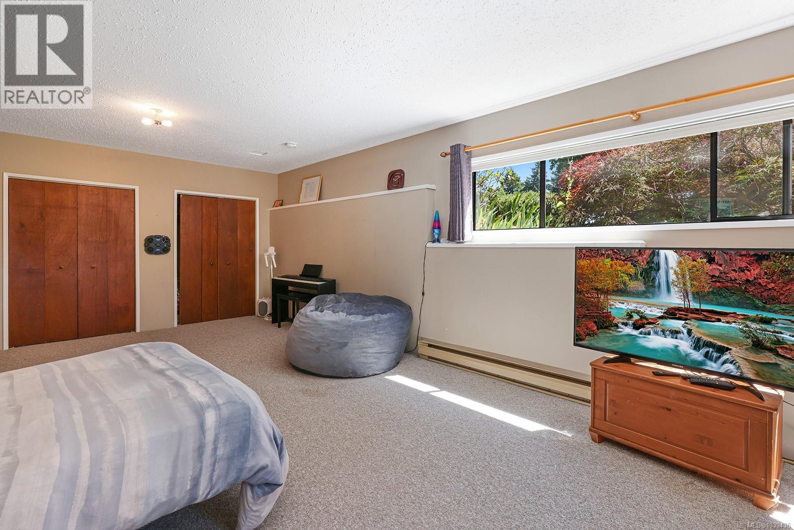 611 Crestview Dr - 37