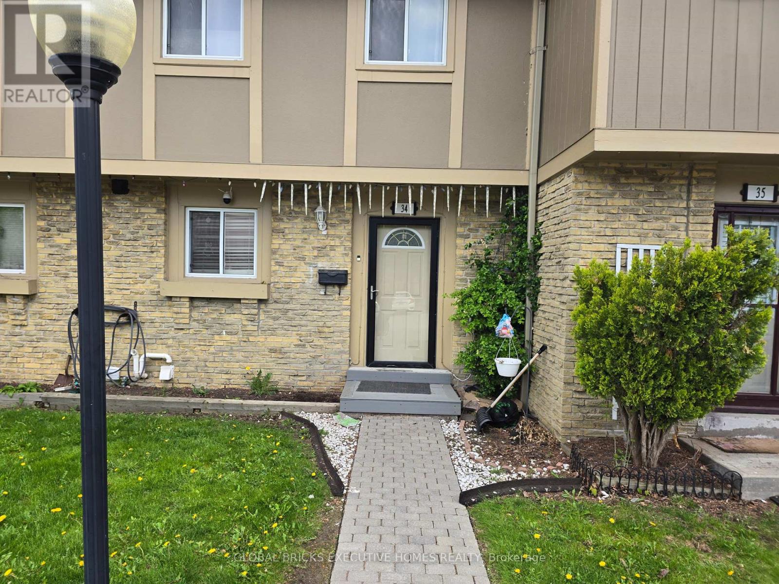 #34 57 HANSEN ROAD N - 1