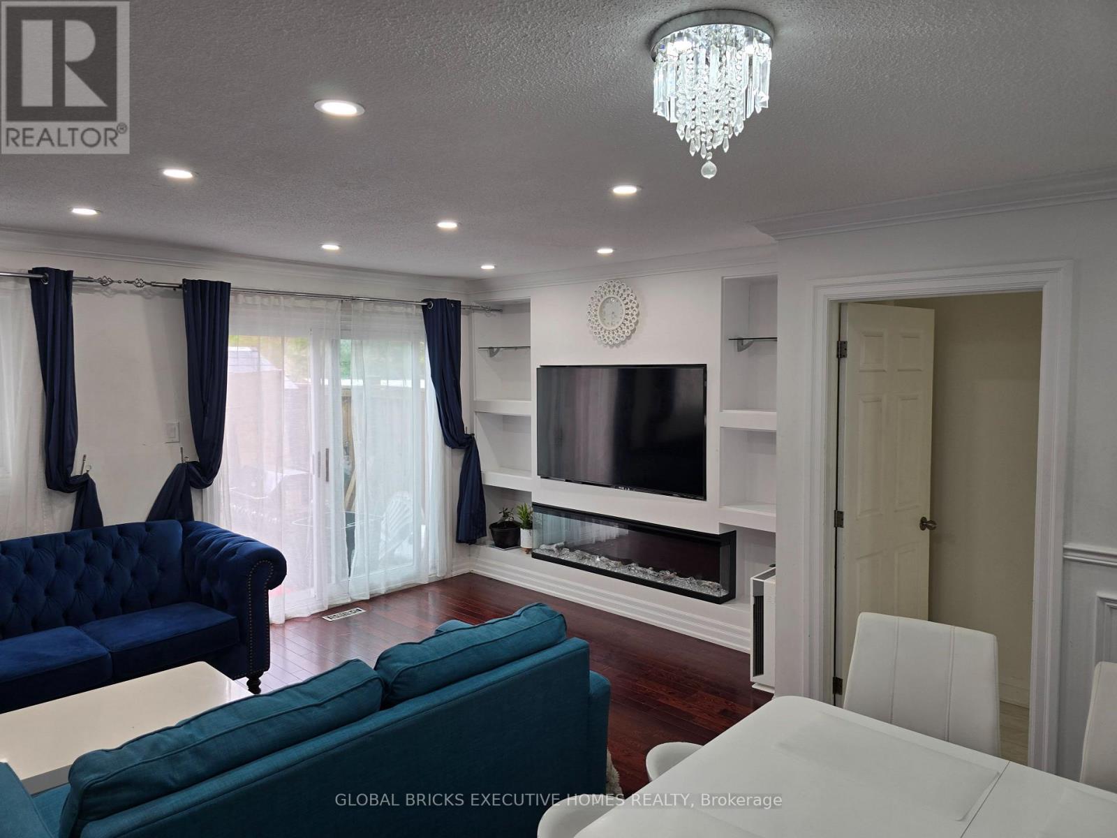 #34 57 HANSEN ROAD N - 11
