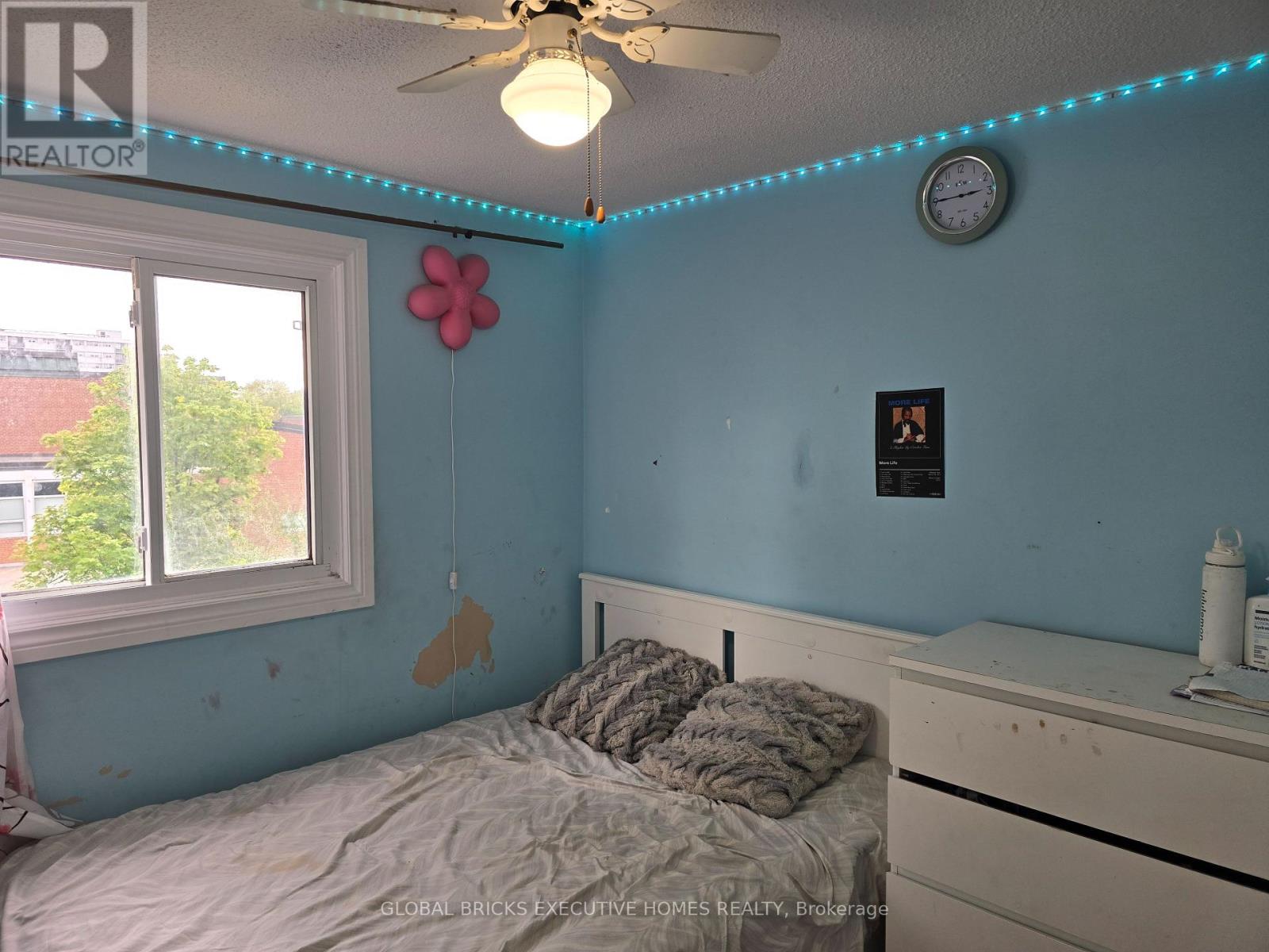 #34 57 HANSEN ROAD N - 28