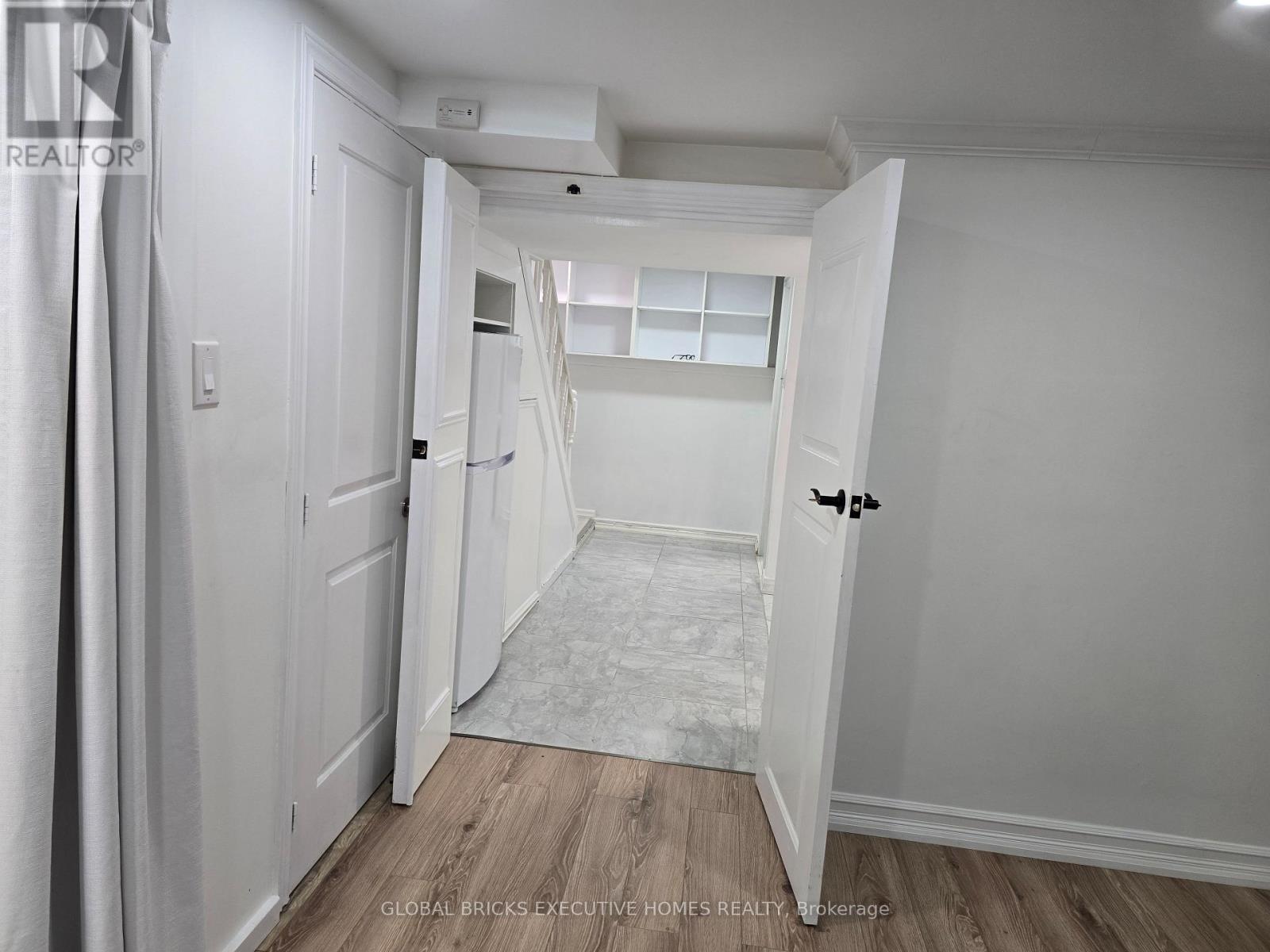 #34 57 HANSEN ROAD N - 36