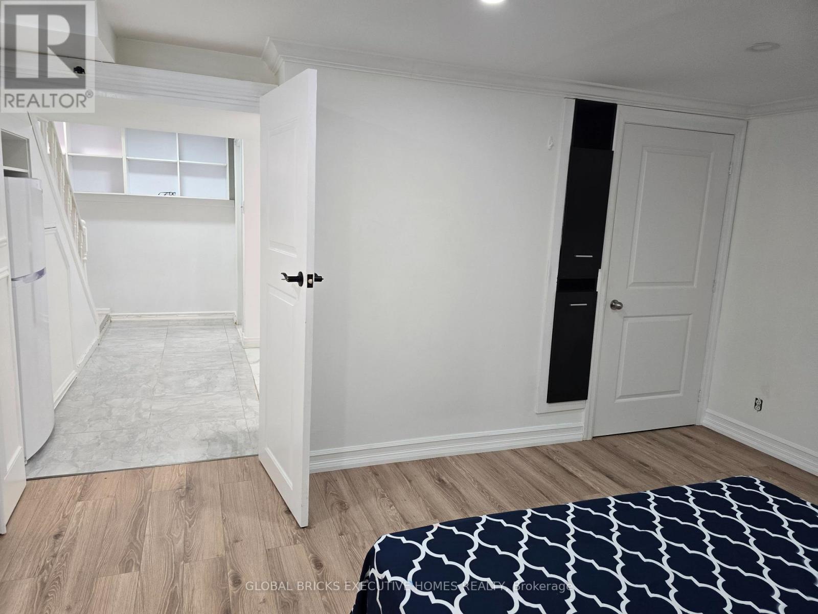 #34 57 HANSEN ROAD N - 38